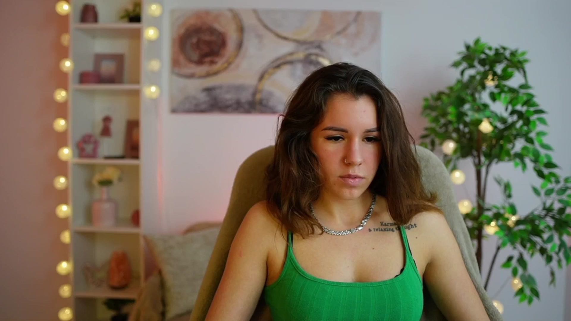 Gallery image thumbnail from Alyssa_Hall's myfreecams stream on, 01/09/2025, 15:57 image 17 of 20