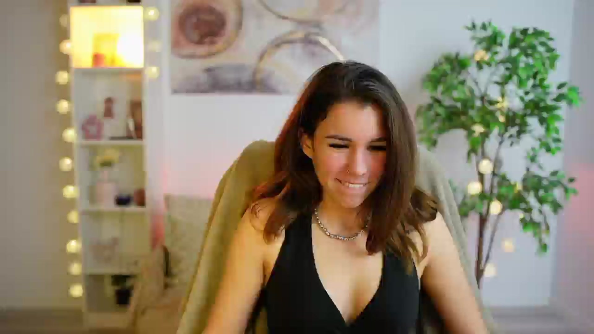 Gallery image thumbnail from Alyssa_Hall's myfreecams stream on, 01/15/2025, 17:01 image 20 of 20