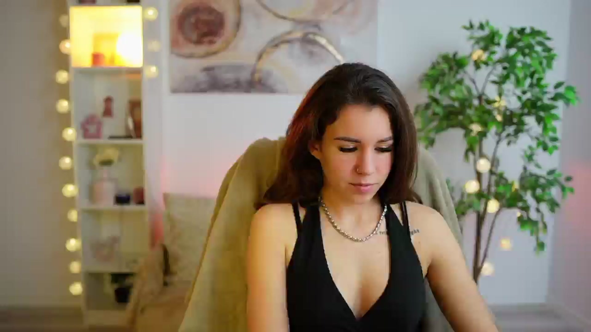 Gallery image thumbnail from Alyssa_Hall's myfreecams stream on, 01/15/2025, 17:01 image 6 of 20