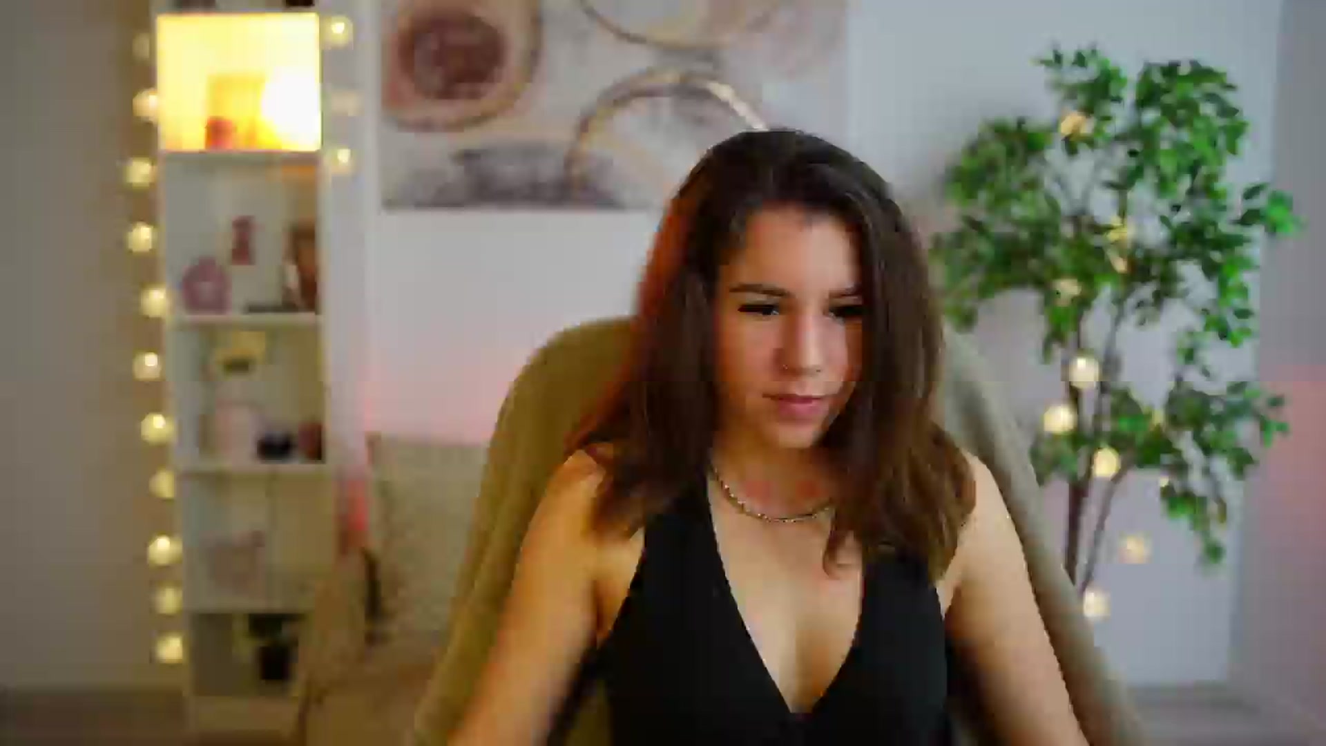 Gallery image thumbnail from Alyssa_Hall's myfreecams stream on, 01/15/2025, 18:57 image 7 of 20