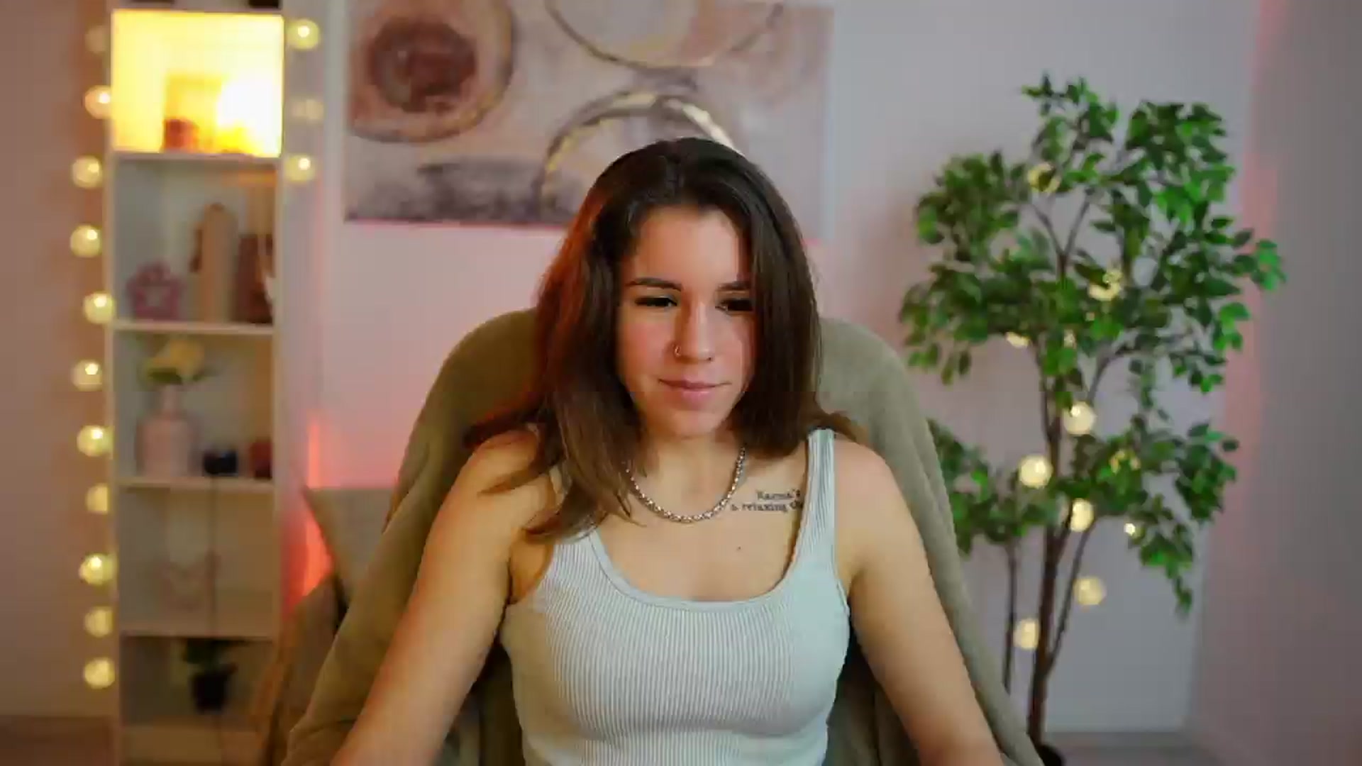 Gallery image thumbnail from Alyssa_Hall's myfreecams stream on, 01/16/2025, 18:03 image 10 of 20