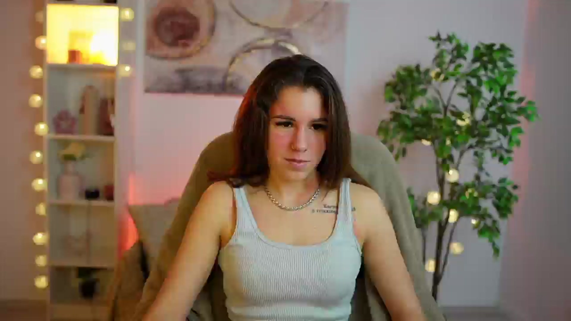 Gallery image thumbnail from Alyssa_Hall's myfreecams stream on, 01/16/2025, 19:02 image 18 of 20