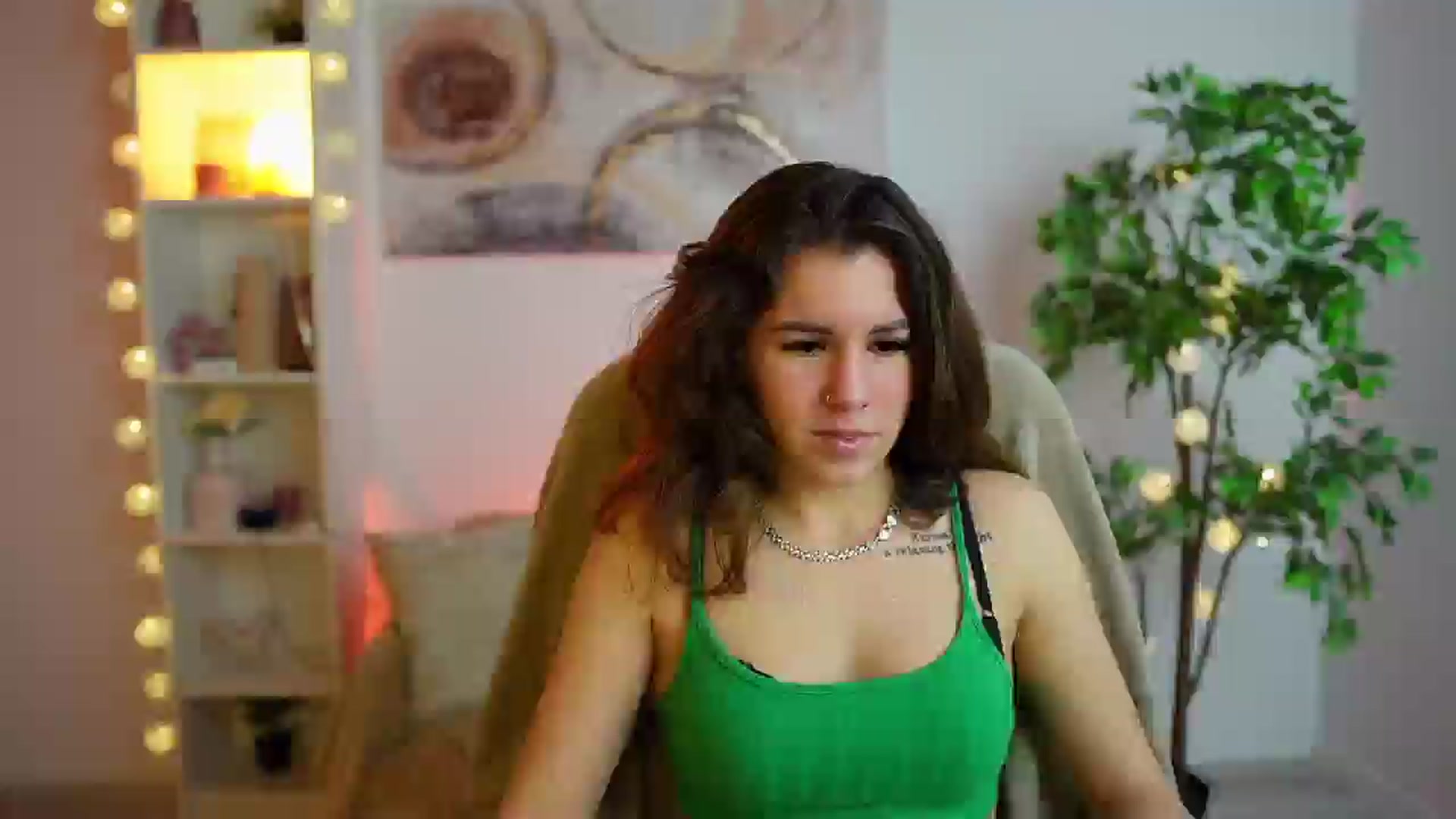 Gallery image thumbnail from Alyssa_Hall's myfreecams stream on, 01/18/2025, 18:12 image 17 of 20