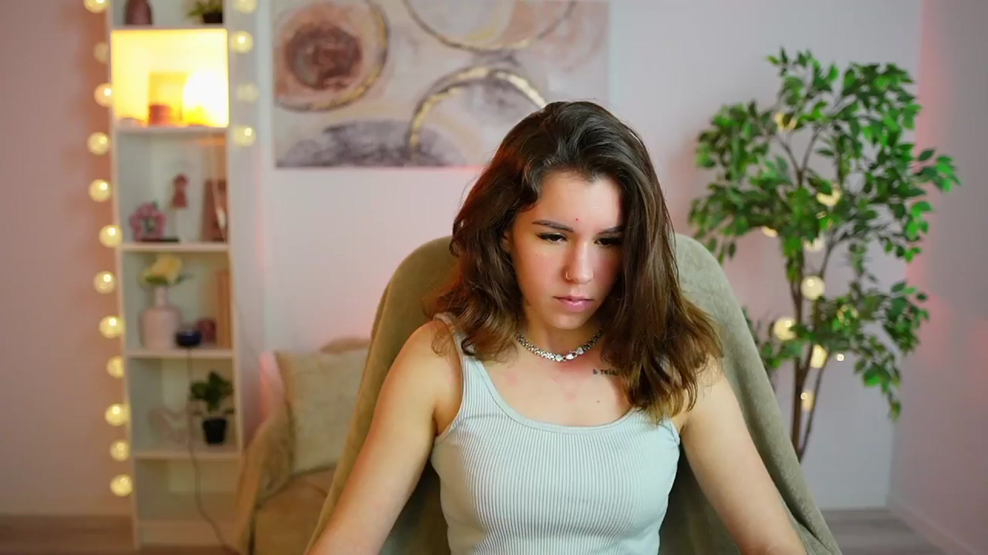 Gallery image thumbnail from Alyssa_Hall's myfreecams stream on, 01/19/2025, 15:51 image 16 of 20