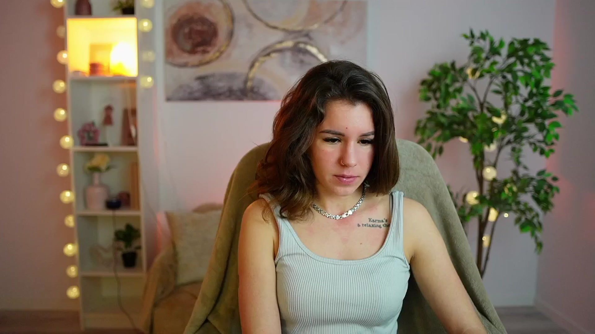 Gallery image thumbnail from Alyssa_Hall's myfreecams stream on, 01/19/2025, 15:51 image 17 of 20