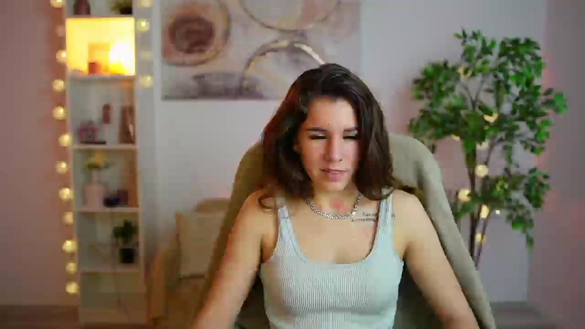 Gallery image thumbnail from Alyssa_Hall's myfreecams stream on, 01/19/2025, 17:11 image 14 of 20