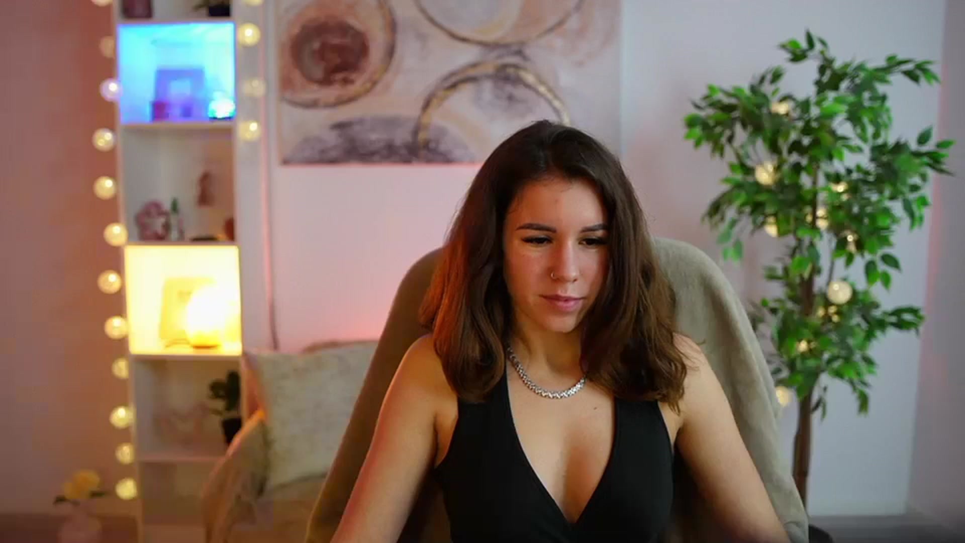 Gallery image thumbnail from Alyssa_Hall's myfreecams stream on, 01/22/2025, 16:58 image 17 of 20