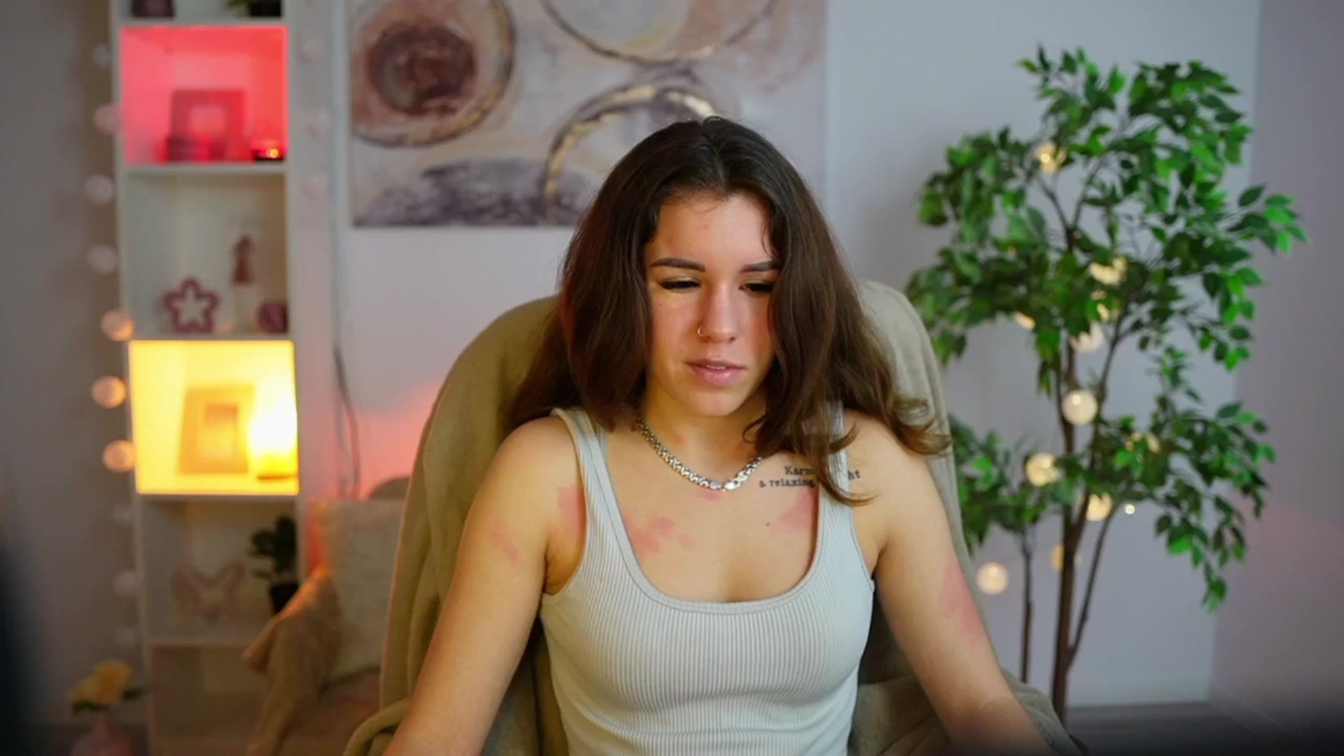 Gallery image thumbnail from Alyssa_Hall's myfreecams stream on, 01/24/2025, 14:21 image 12 of 20