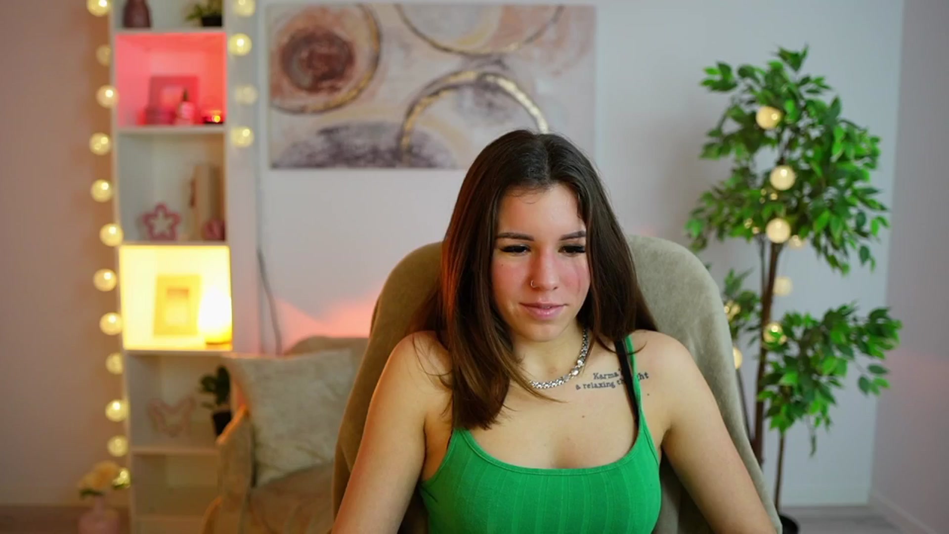 Gallery image thumbnail from Alyssa_Hall's myfreecams stream on, 01/29/2025, 16:22 image 17 of 20