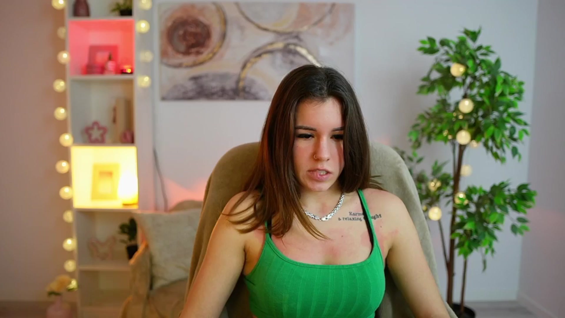 Gallery image thumbnail from Alyssa_Hall's myfreecams stream on, 01/29/2025, 16:22 image 2 of 20