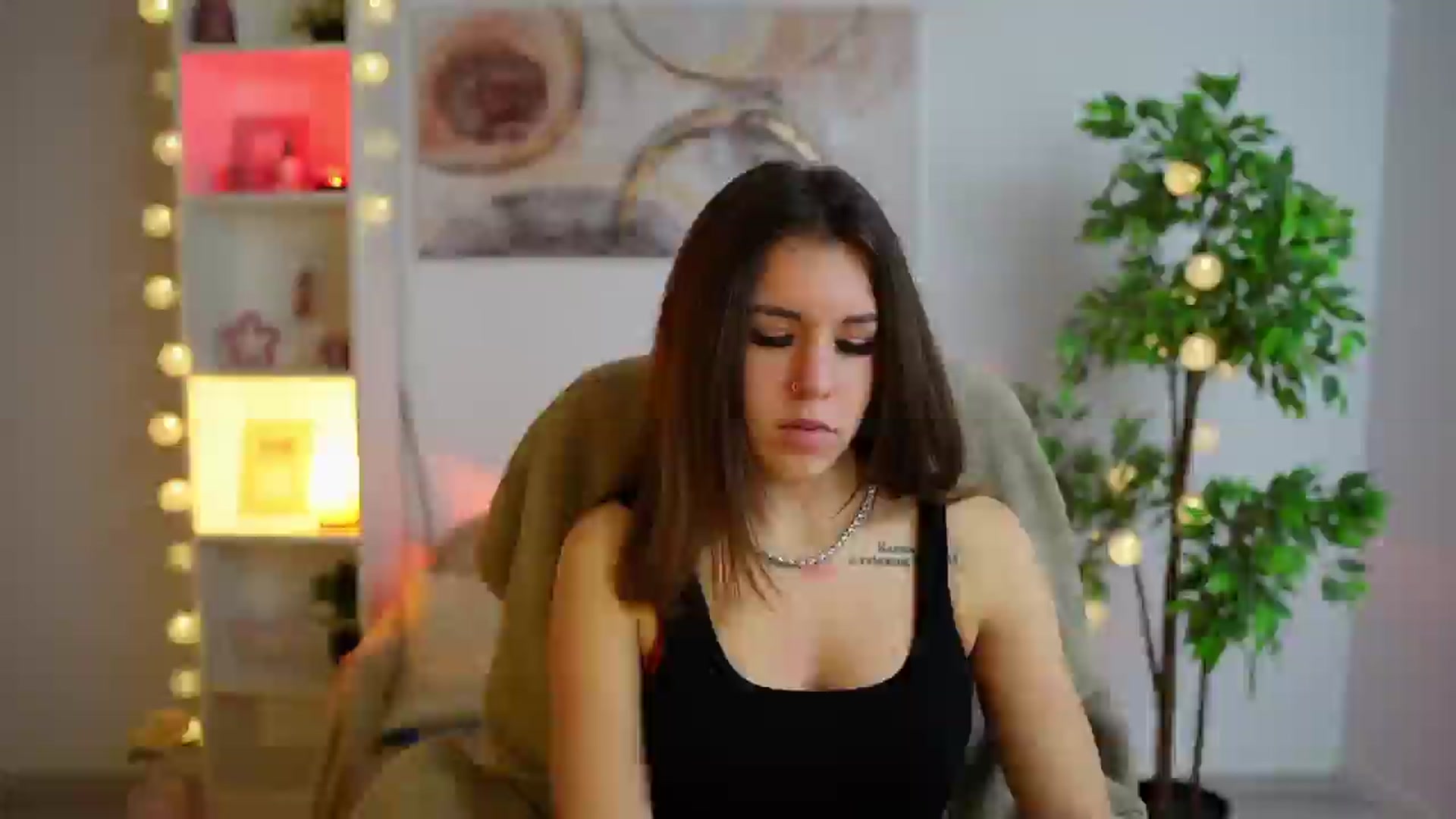 Gallery image thumbnail from Alyssa_Hall's myfreecams stream on, 01/31/2025, 17:53 image 4 of 20