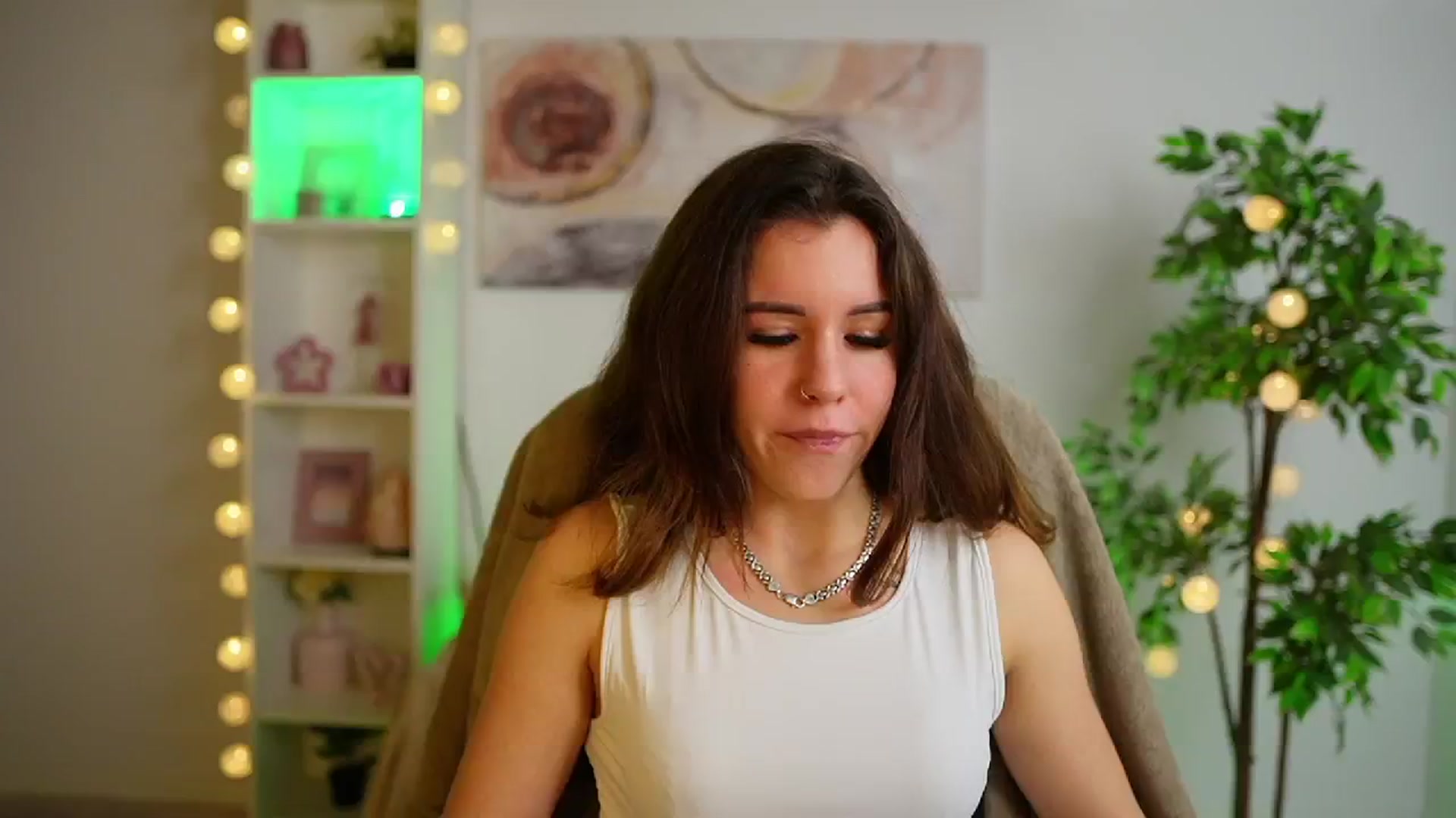 Gallery image thumbnail from Alyssa_Hall's myfreecams stream on, 02/04/2025, 17:53 image 13 of 20