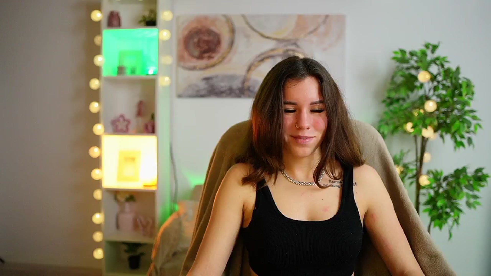 Gallery image thumbnail from Alyssa_Hall's myfreecams stream on, 02/05/2025, 16:11 image 6 of 20