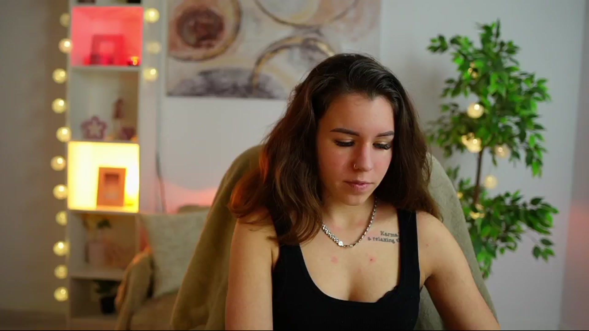 Gallery image thumbnail from Alyssa_Hall's myfreecams stream on, 02/11/2025, 14:42 image 1 of 20