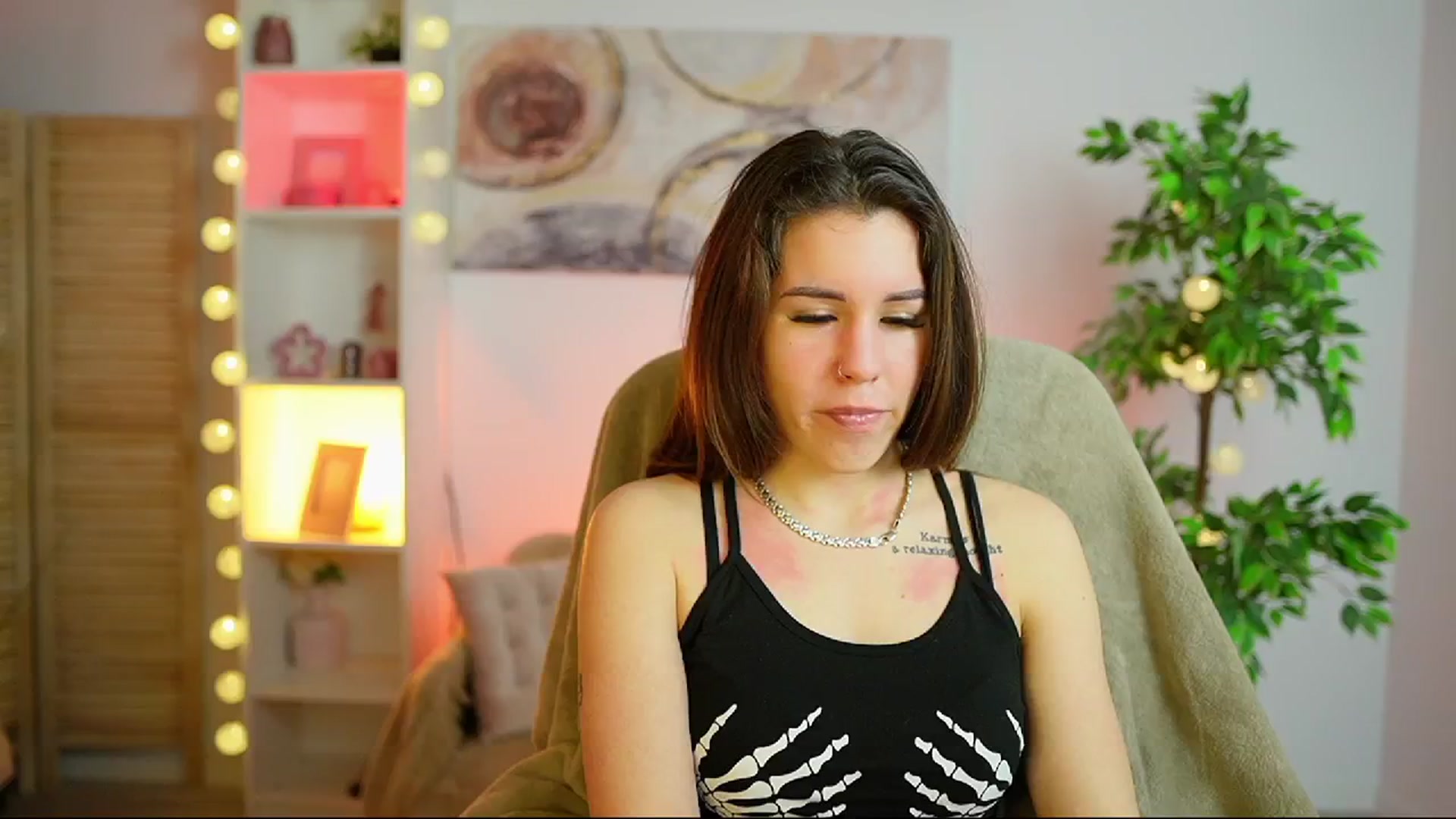 Gallery image thumbnail from Alyssa_Hall's myfreecams stream on, 02/26/2025, 16:08 image 14 of 20