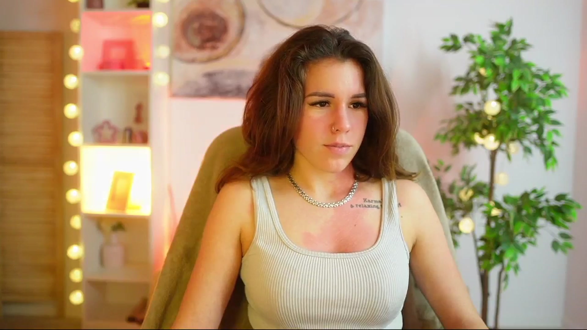 Gallery image thumbnail from Alyssa_Hall's myfreecams stream on, 02/27/2025, 18:42 image 19 of 20