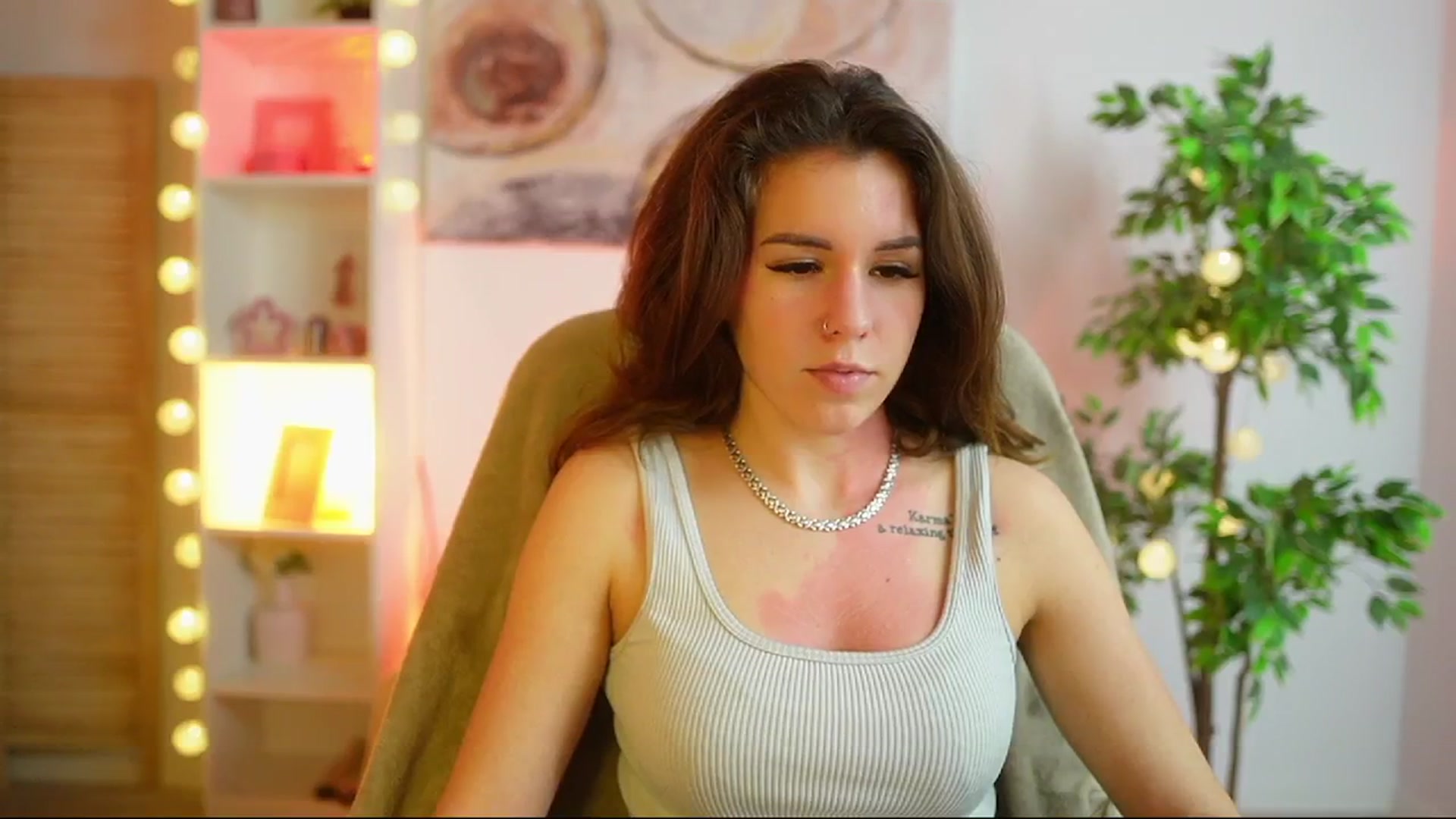 Gallery image thumbnail from Alyssa_Hall's myfreecams stream on, 02/27/2025, 18:42 image 17 of 20