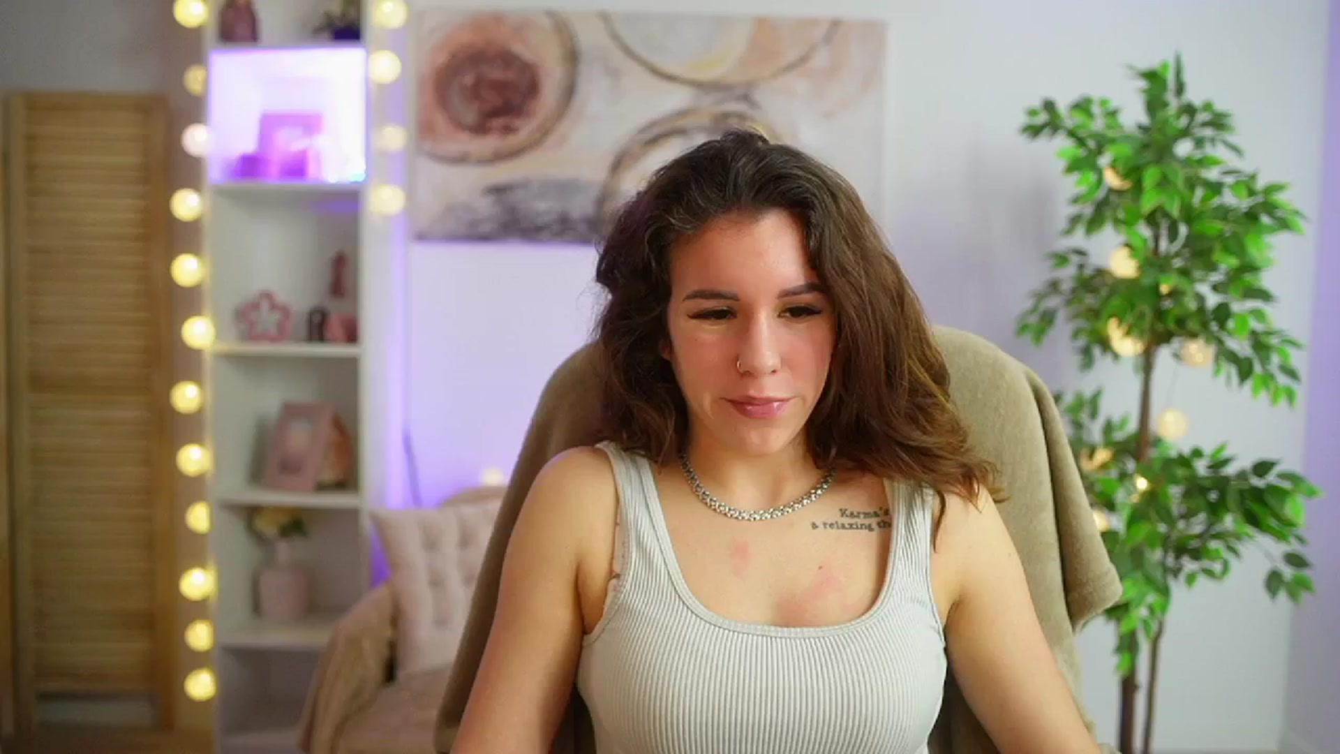 Gallery image thumbnail from Alyssa_Hall's myfreecams stream on, 03/03/2025, 14:56 image 17 of 20