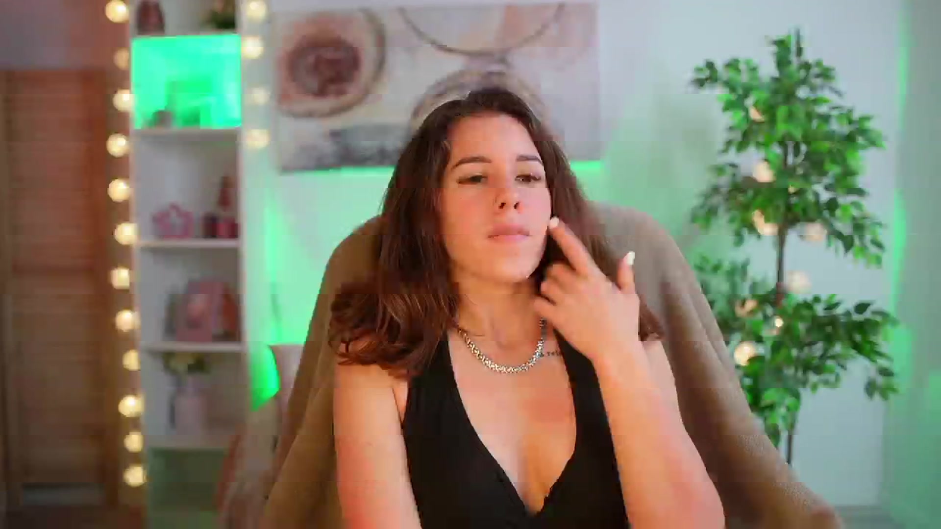 Gallery image thumbnail from Alyssa_Hall's myfreecams stream on, 03/06/2025, 18:07 image 6 of 20
