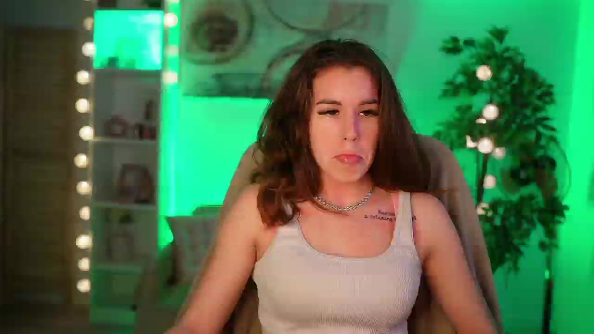 Gallery image thumbnail from Alyssa_Hall's myfreecams stream on, 03/14/2025, 17:09 image 2 of 20