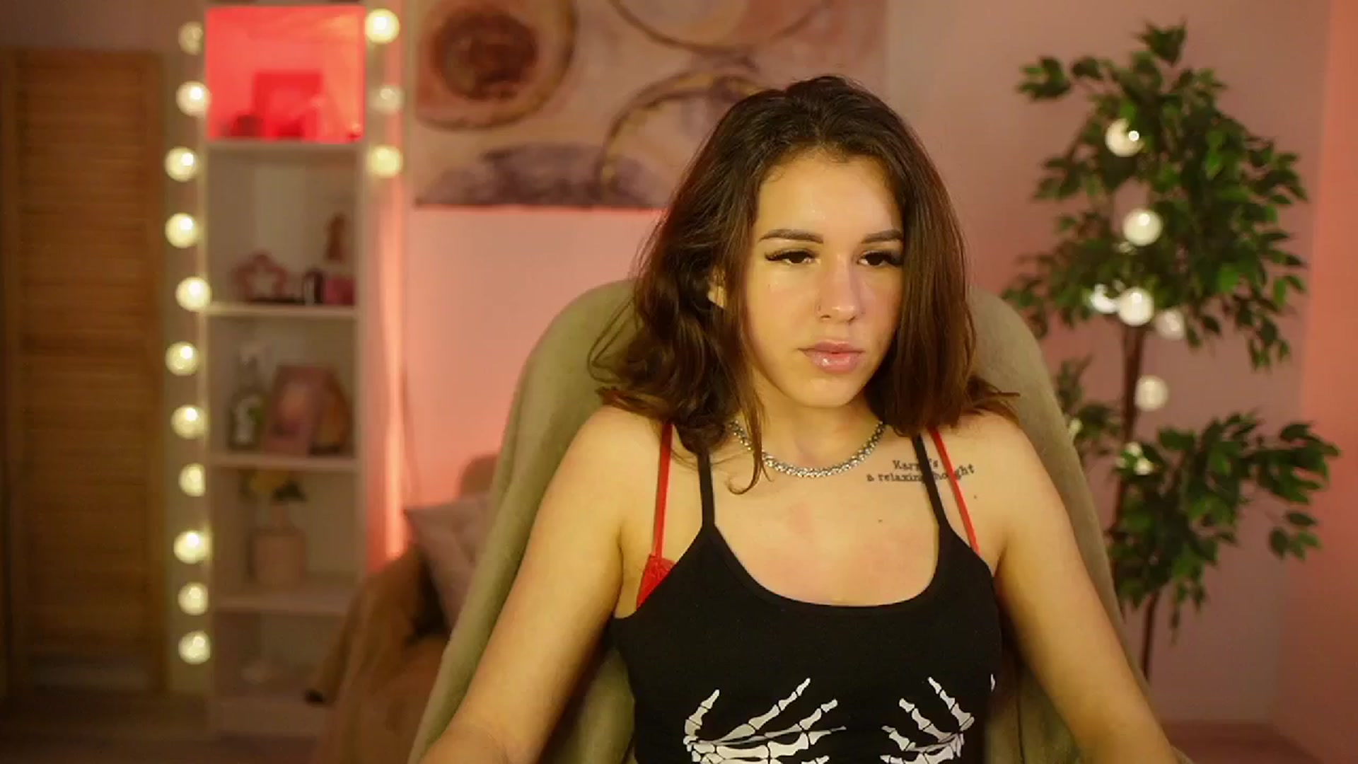 Gallery image thumbnail from Alyssa_Hall's myfreecams stream on, 03/15/2025, 15:23 image 16 of 20