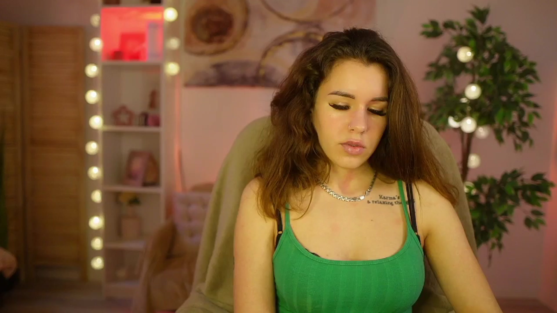 Gallery image thumbnail from Alyssa_Hall's myfreecams stream on, 03/16/2025, 16:04 image 5 of 20