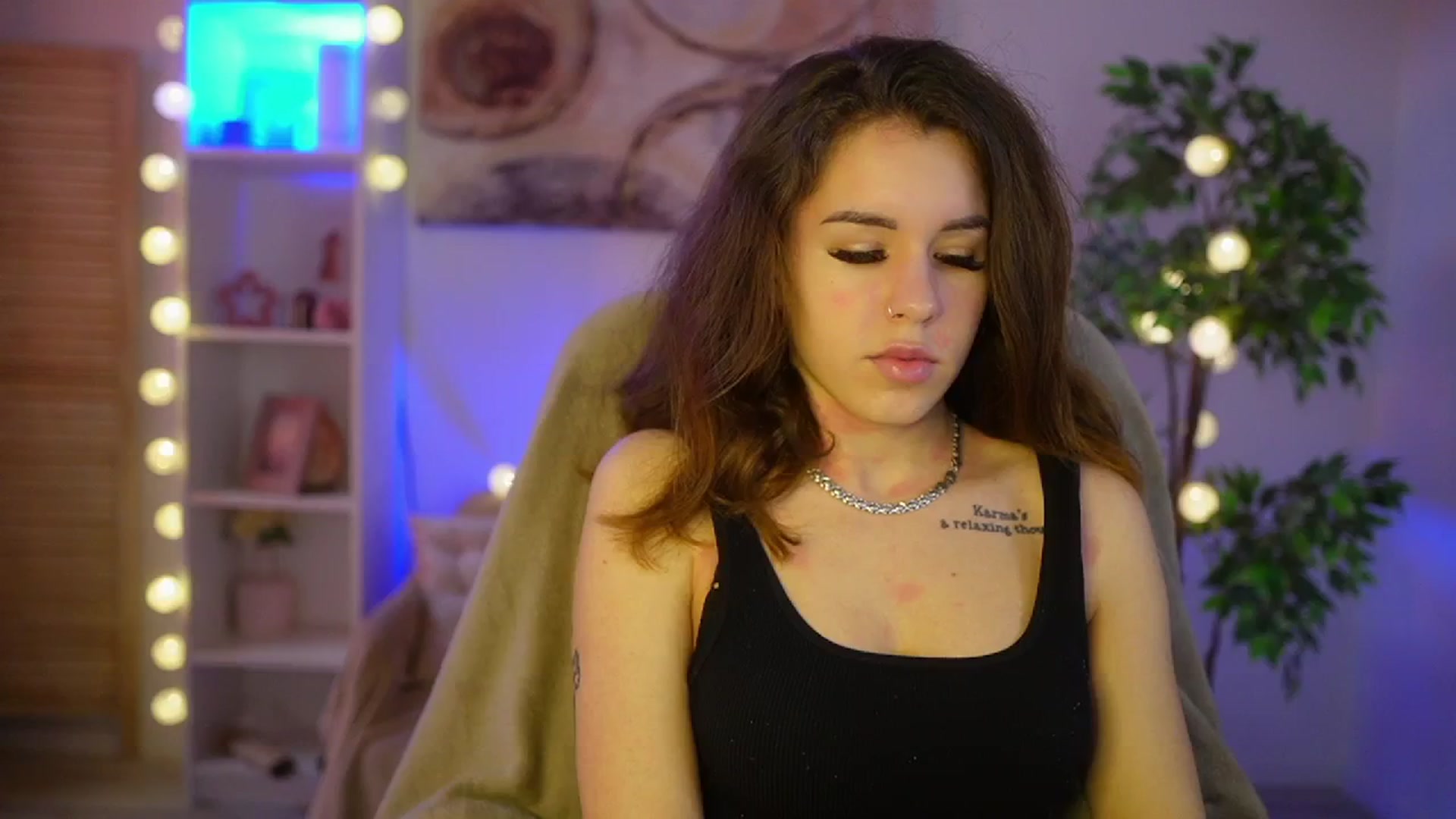 Gallery image thumbnail from Alyssa_Hall's myfreecams stream on, 03/17/2025, 16:06 image 2 of 20