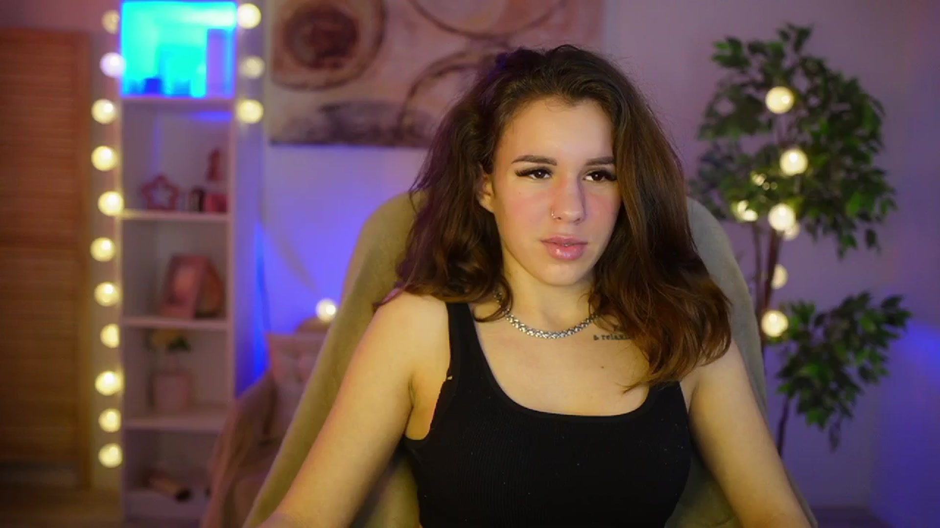Gallery image thumbnail from Alyssa_Hall's myfreecams stream on, 03/17/2025, 16:06 image 14 of 20