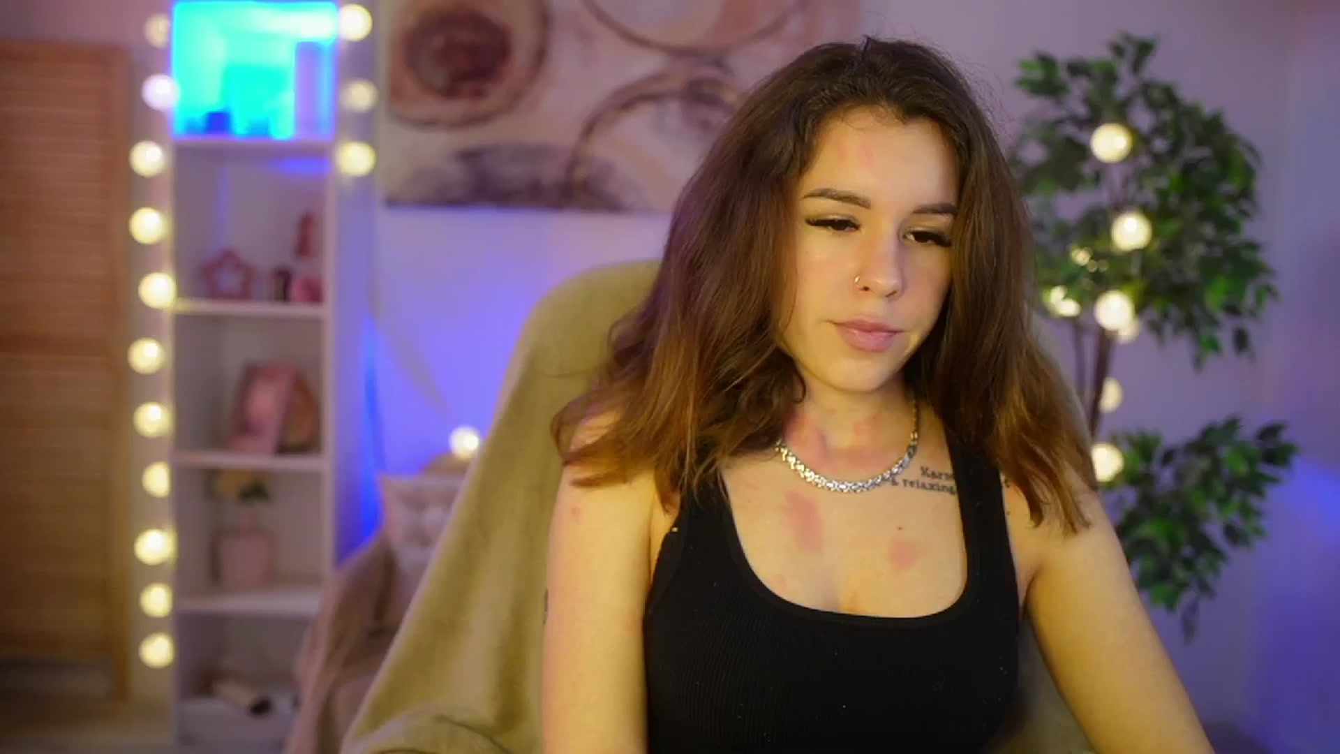 Gallery image thumbnail from Alyssa_Hall's myfreecams stream on, 03/17/2025, 16:06 image 6 of 20