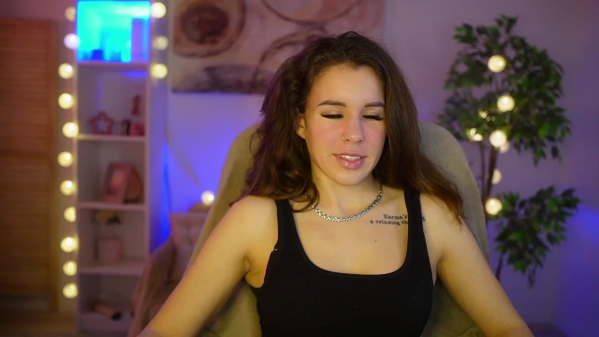 Gallery image thumbnail from Alyssa_Hall's myfreecams stream on, 03/17/2025, 16:06 image 15 of 20