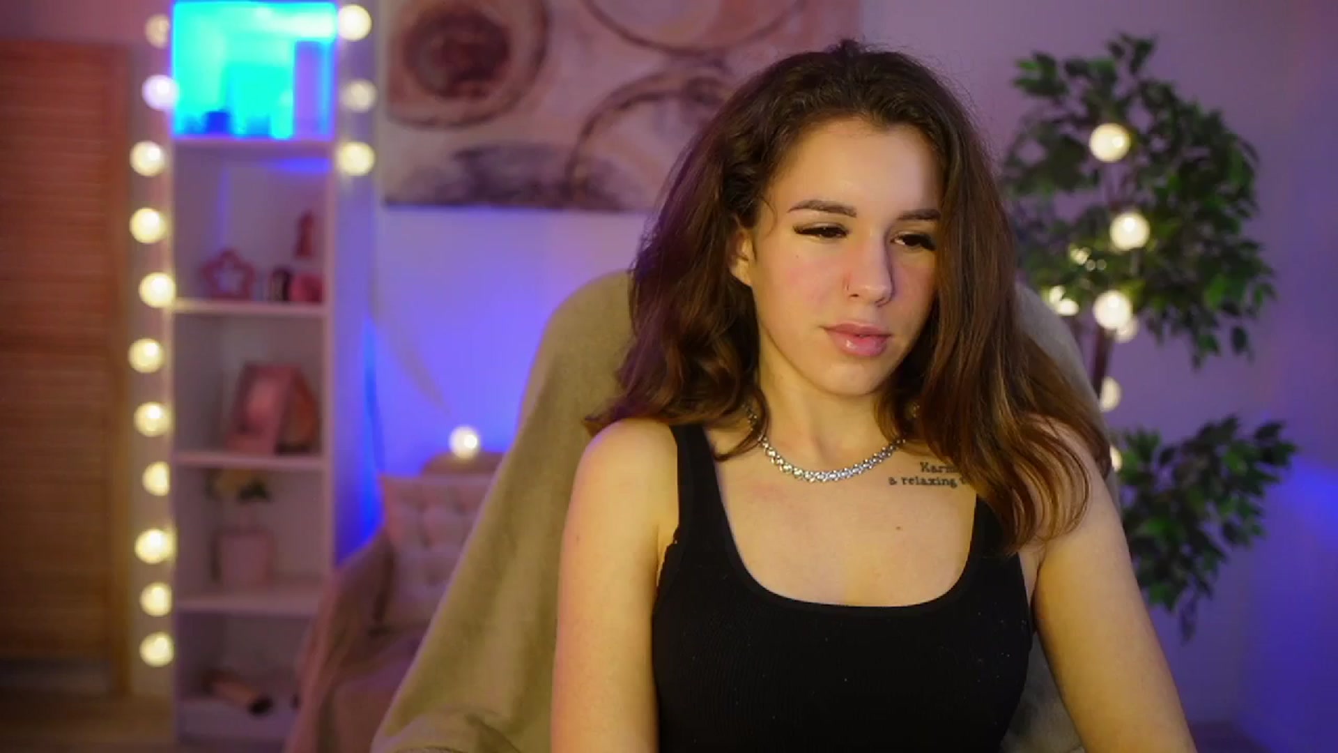 Gallery image thumbnail from Alyssa_Hall's myfreecams stream on, 03/17/2025, 16:06 image 13 of 20