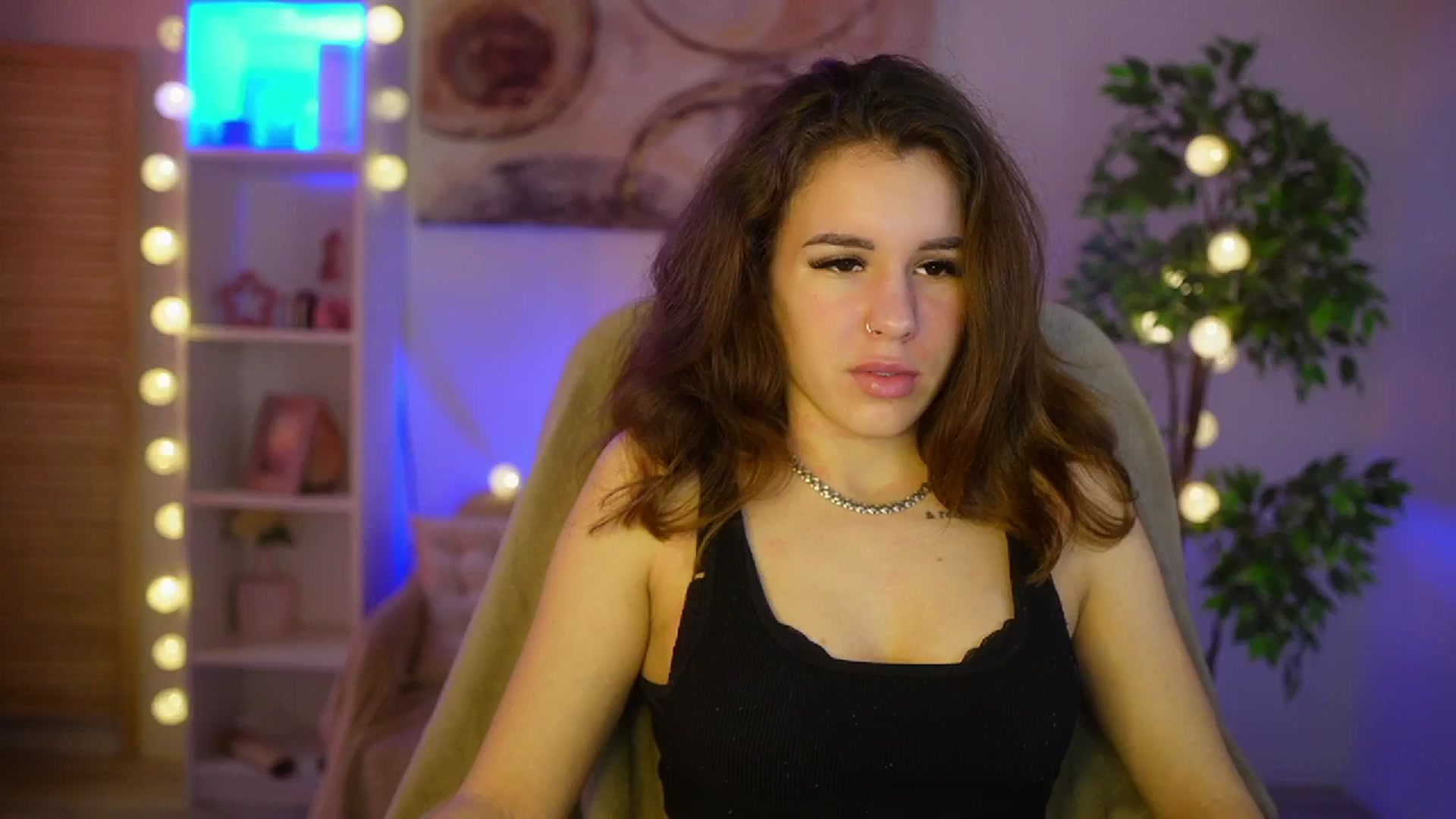 Gallery image thumbnail from Alyssa_Hall's myfreecams stream on, 03/17/2025, 16:06 image 4 of 20