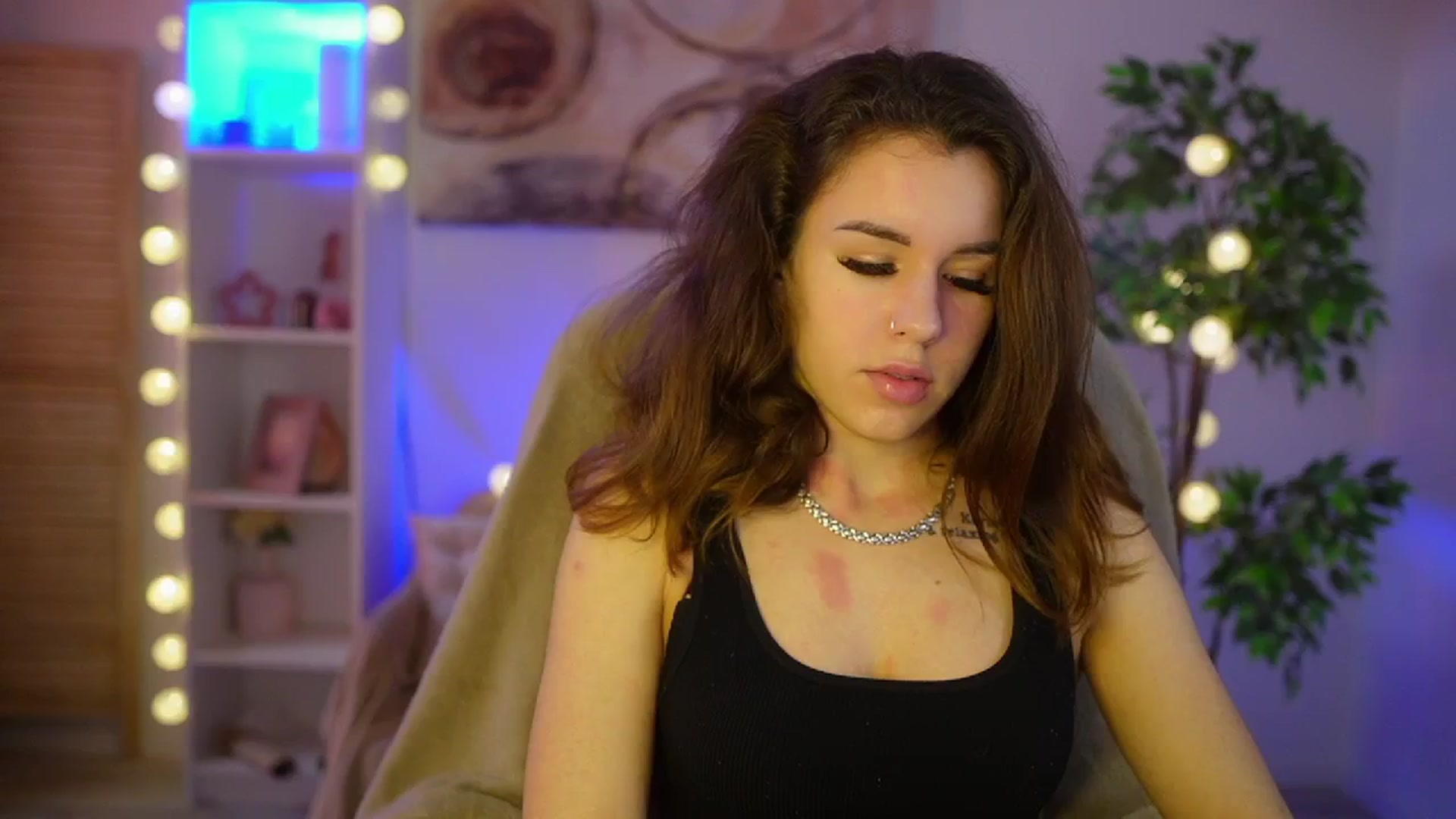 Gallery image thumbnail from Alyssa_Hall's myfreecams stream on, 03/17/2025, 16:06 image 7 of 20