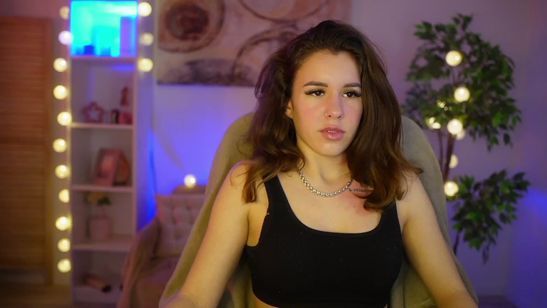 Gallery image thumbnail from Alyssa_Hall's myfreecams stream on, 03/17/2025, 16:06 image 17 of 20