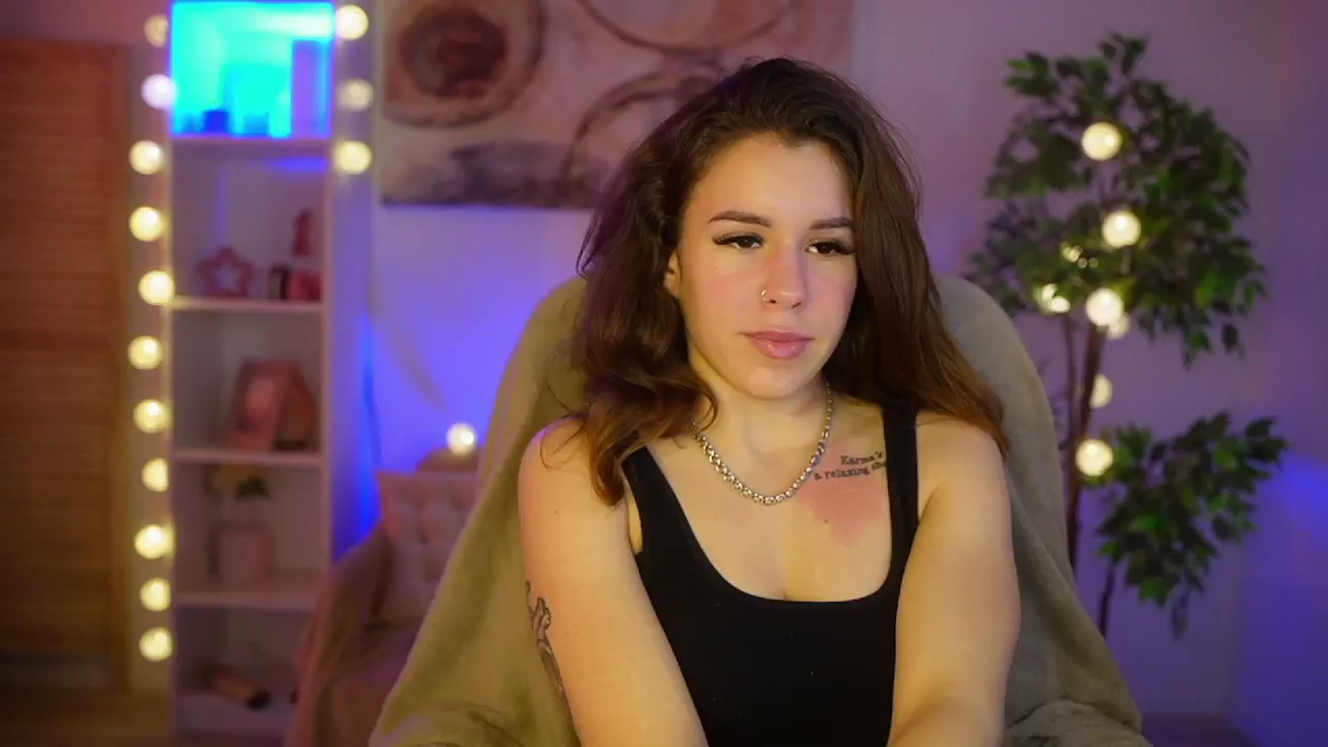 Gallery image thumbnail from Alyssa_Hall's myfreecams stream on, 03/17/2025, 16:06 image 18 of 20