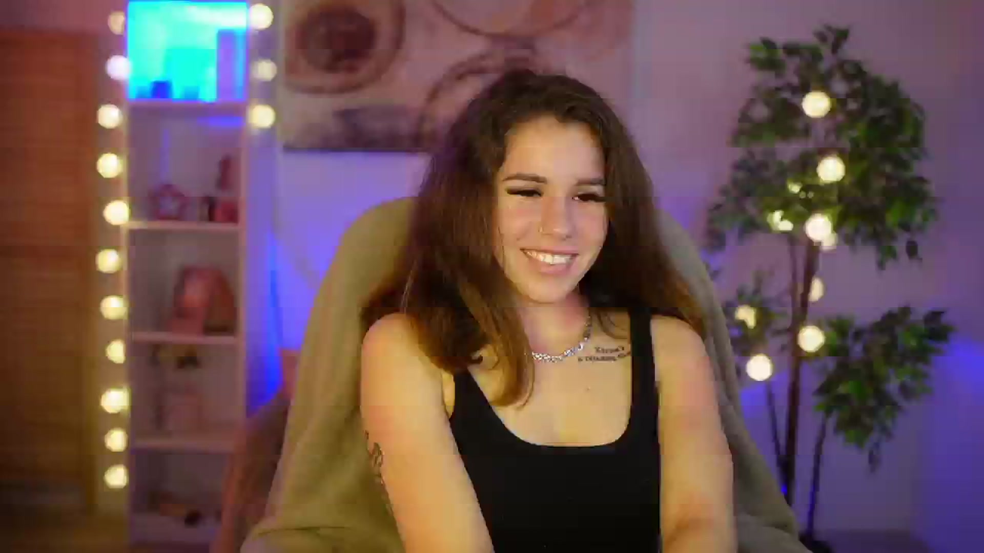Gallery image thumbnail from Alyssa_Hall's myfreecams stream on, 03/17/2025, 17:58 image 16 of 20