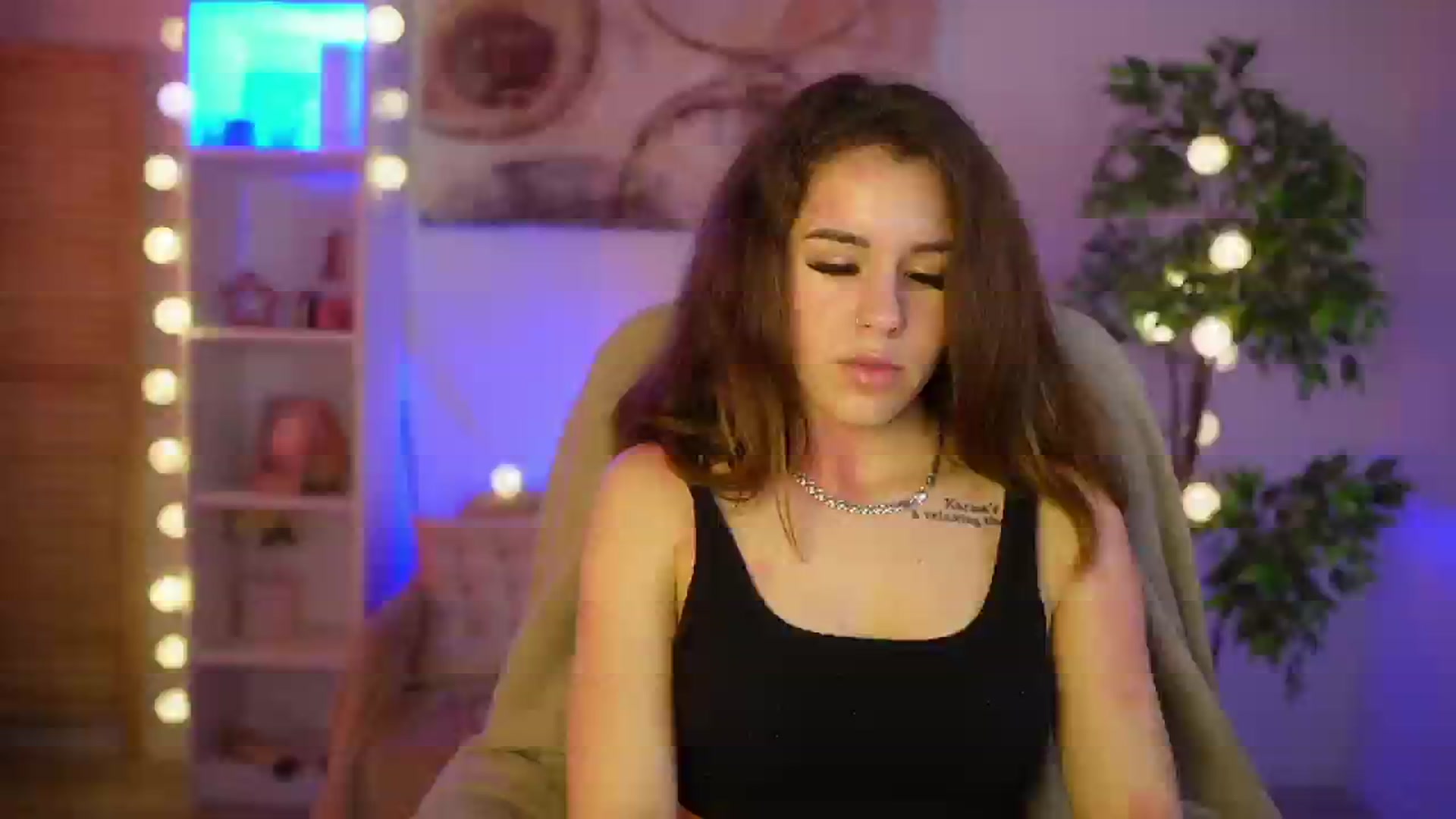 Gallery image thumbnail from Alyssa_Hall's myfreecams stream on, 03/17/2025, 17:58 image 6 of 20