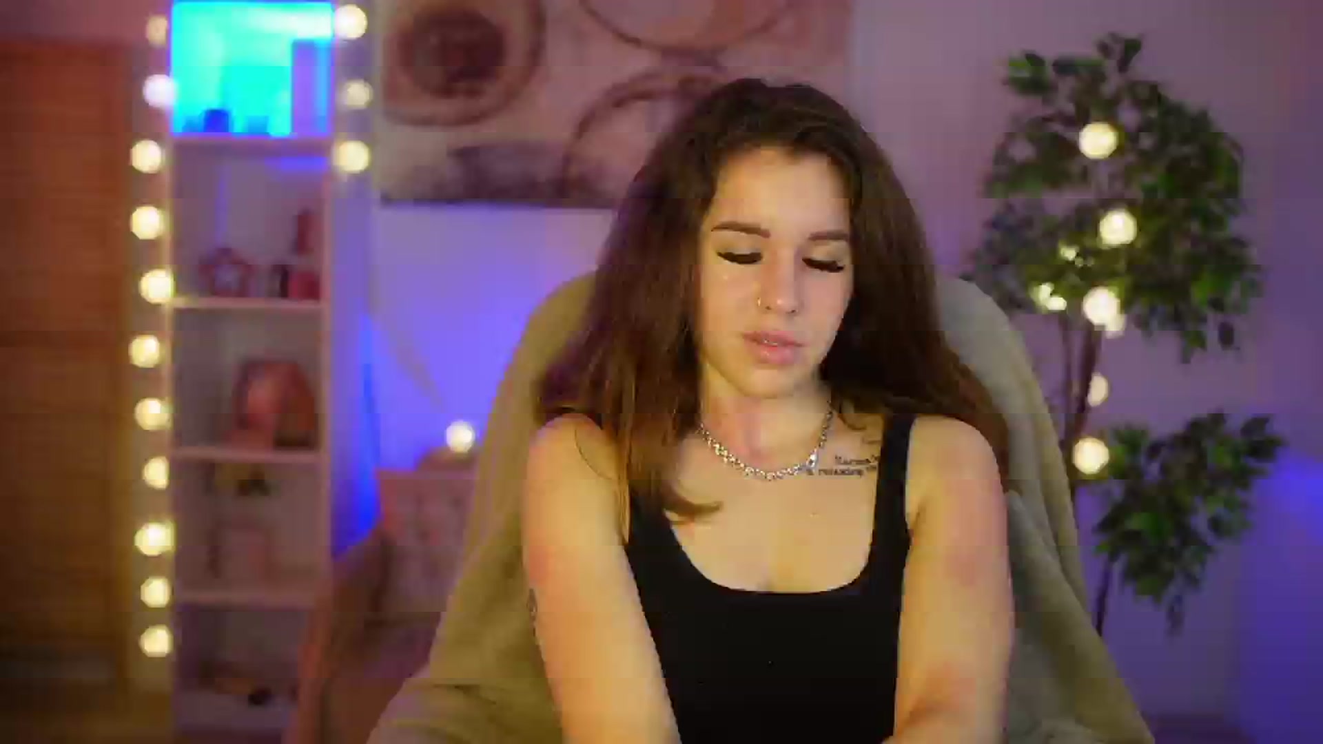 Gallery image thumbnail from Alyssa_Hall's myfreecams stream on, 03/17/2025, 17:58 image 12 of 20