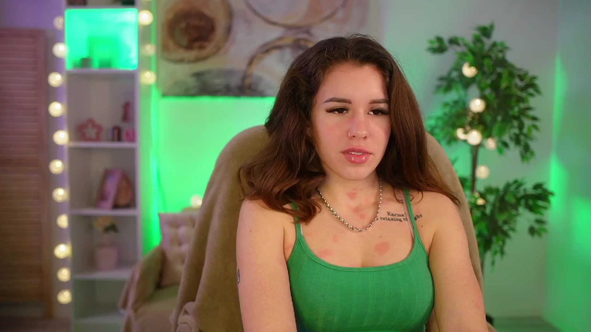Gallery image thumbnail from Alyssa_Hall's myfreecams stream on, 03/18/2025, 15:12 image 3 of 20