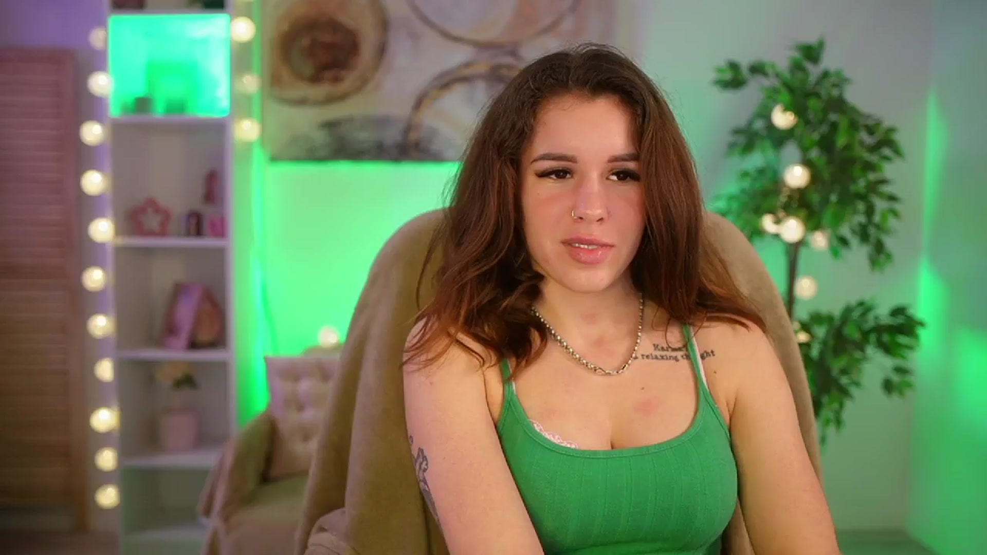 Gallery image thumbnail from Alyssa_Hall's myfreecams stream on, 03/18/2025, 15:12 image 8 of 20