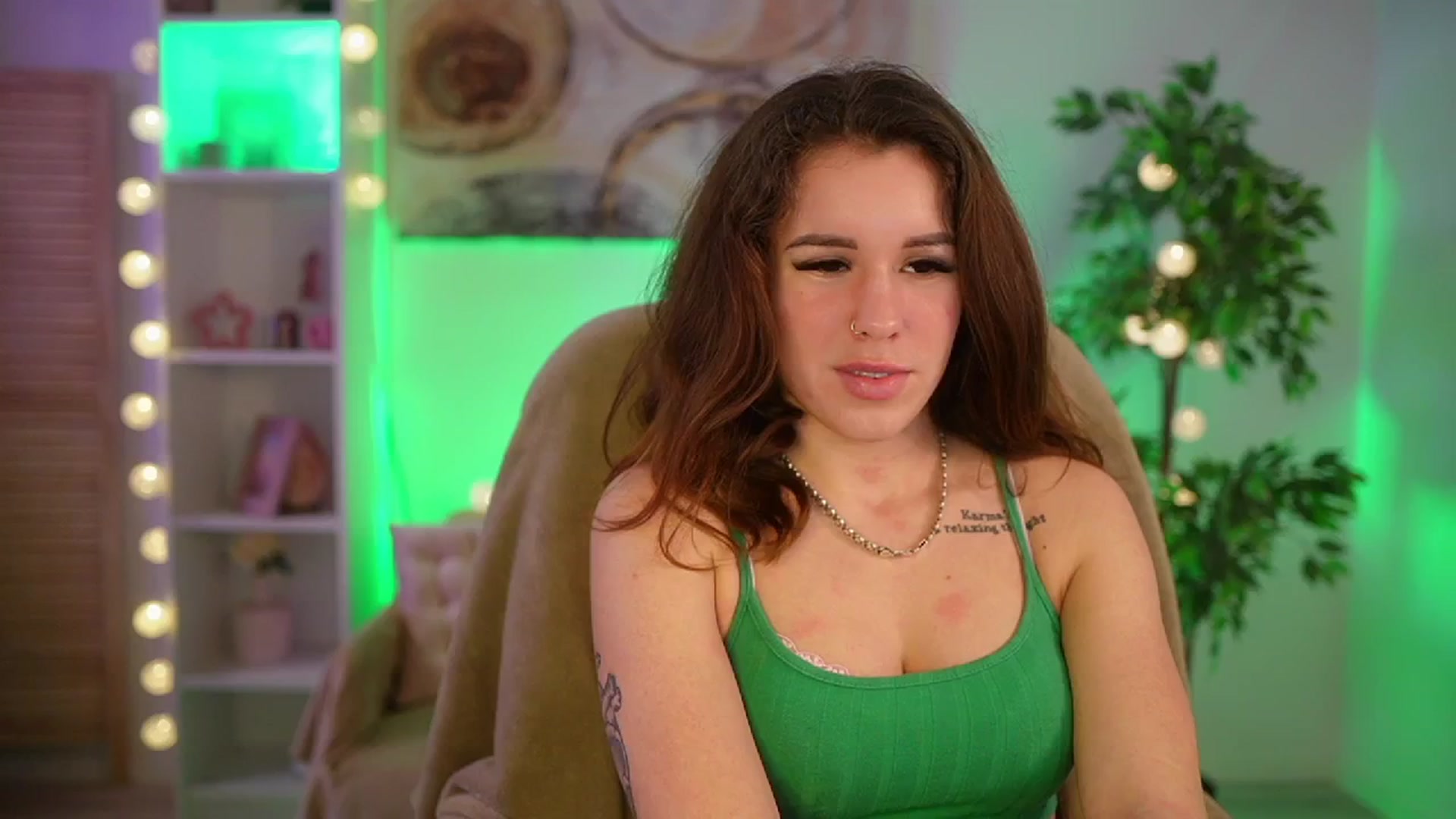 Gallery image thumbnail from Alyssa_Hall's myfreecams stream on, 03/18/2025, 15:12 image 6 of 20