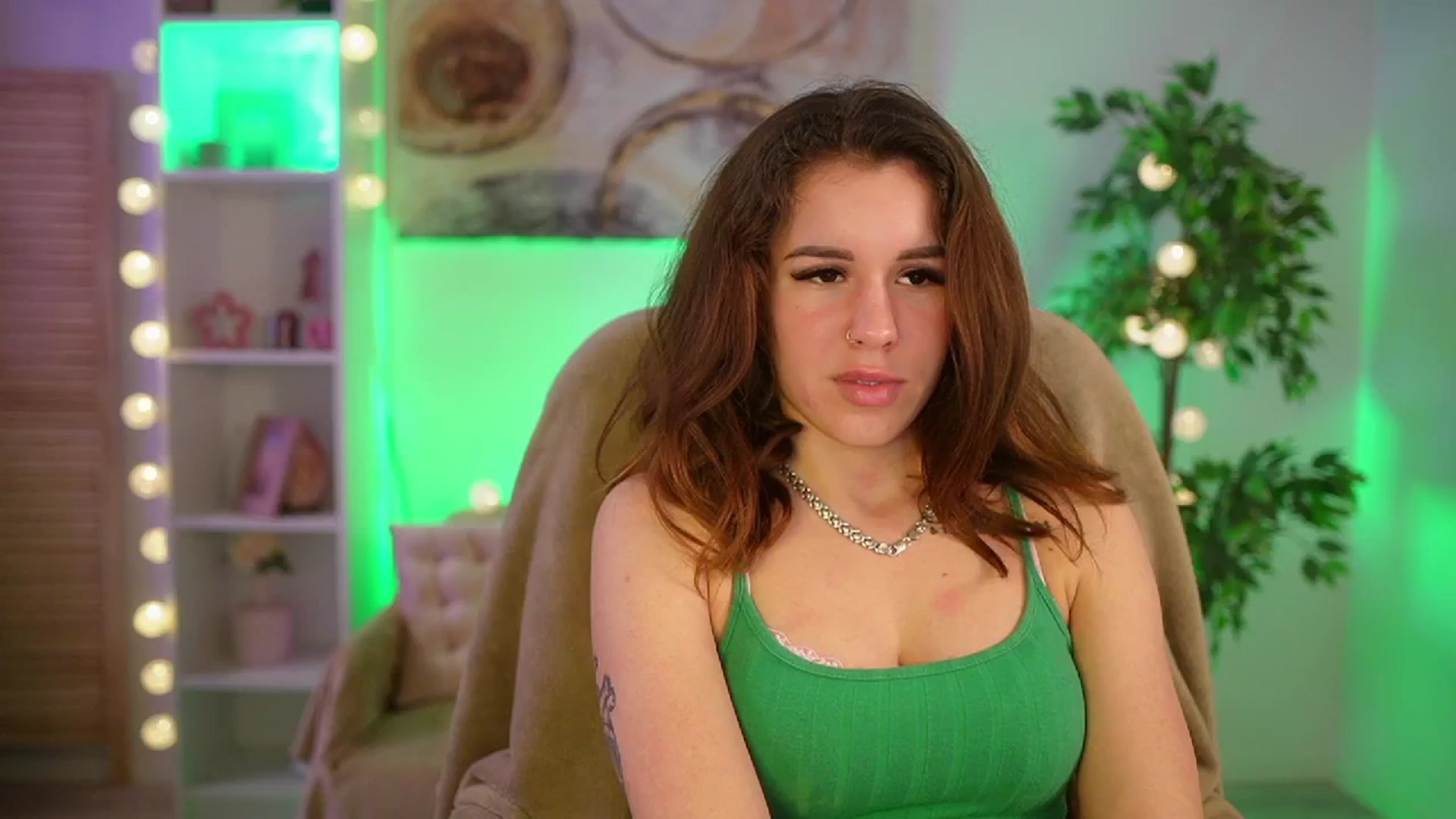 Gallery image thumbnail from Alyssa_Hall's myfreecams stream on, 03/18/2025, 15:12 image 9 of 20