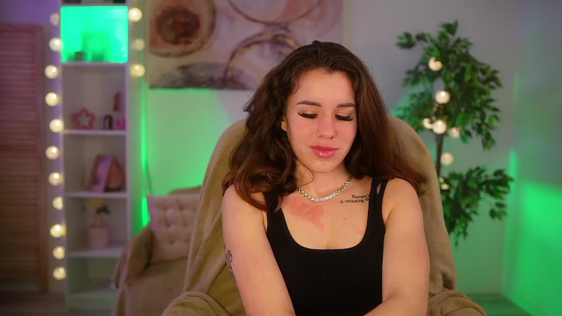 Gallery image thumbnail from Alyssa_Hall's myfreecams stream on, 03/19/2025, 16:04 image 12 of 20