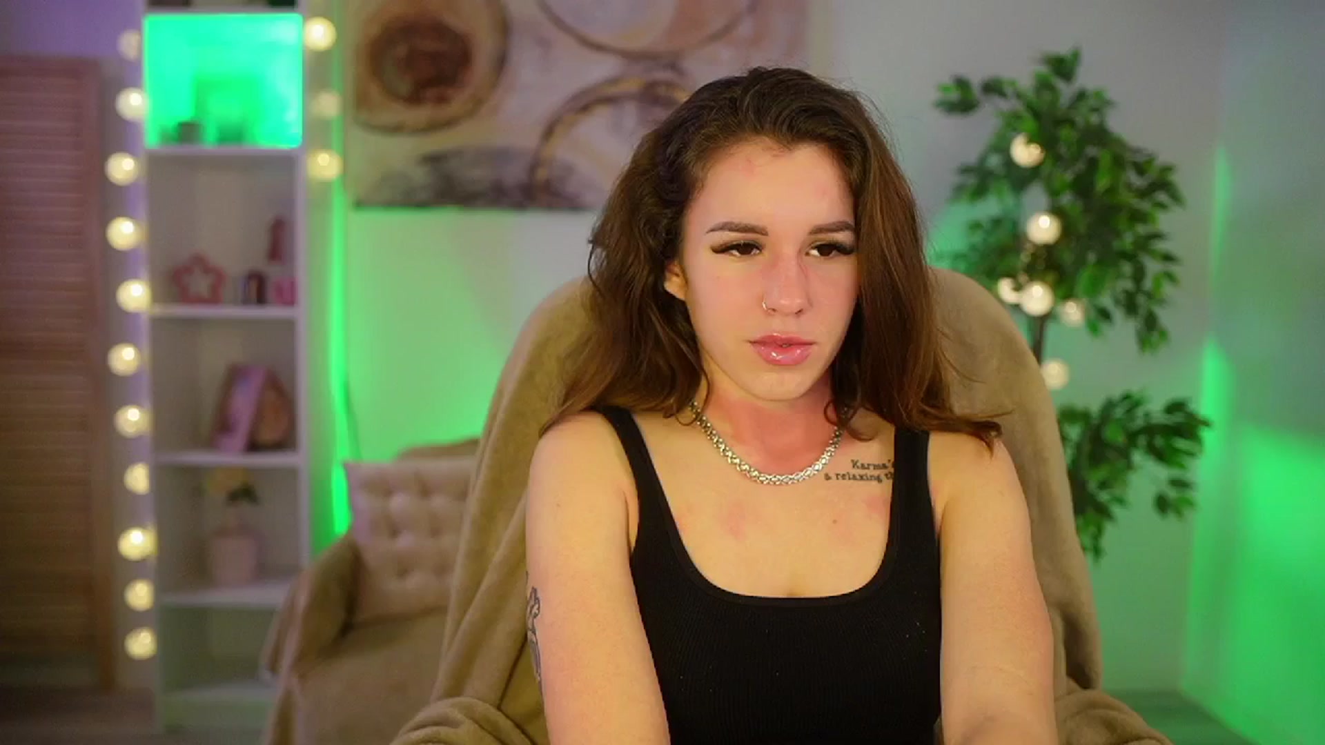 Gallery image thumbnail from Alyssa_Hall's myfreecams stream on, 03/19/2025, 16:04 image 5 of 20