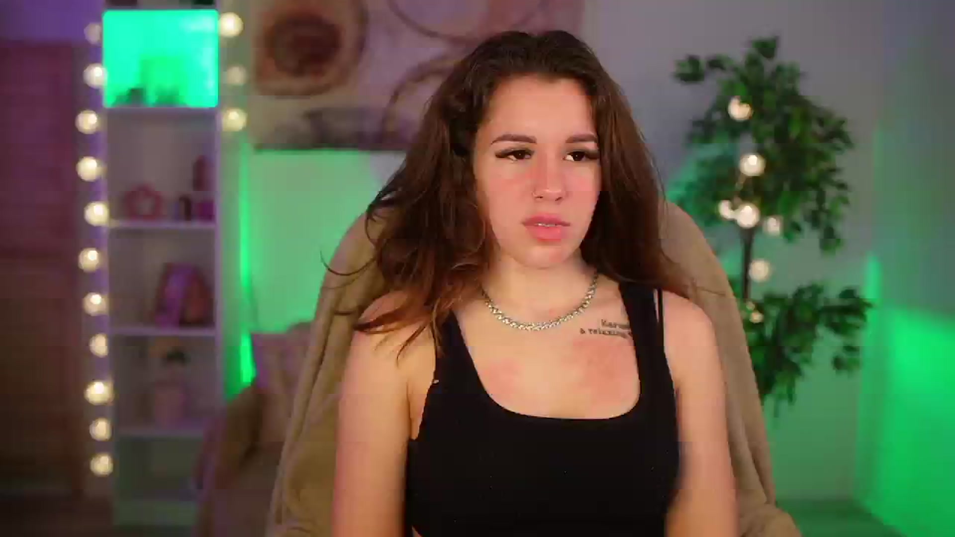 Gallery image thumbnail from Alyssa_Hall's myfreecams stream on, 03/19/2025, 18:08 image 16 of 20