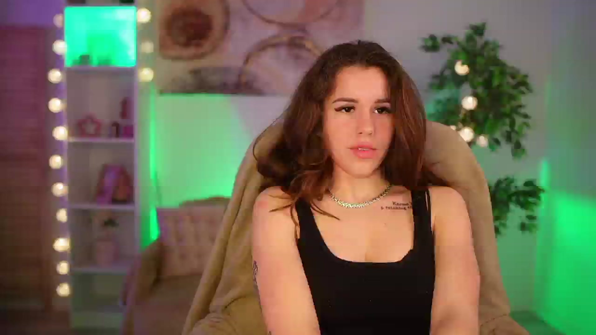 Gallery image thumbnail from Alyssa_Hall's myfreecams stream on, 03/19/2025, 18:08 image 4 of 20