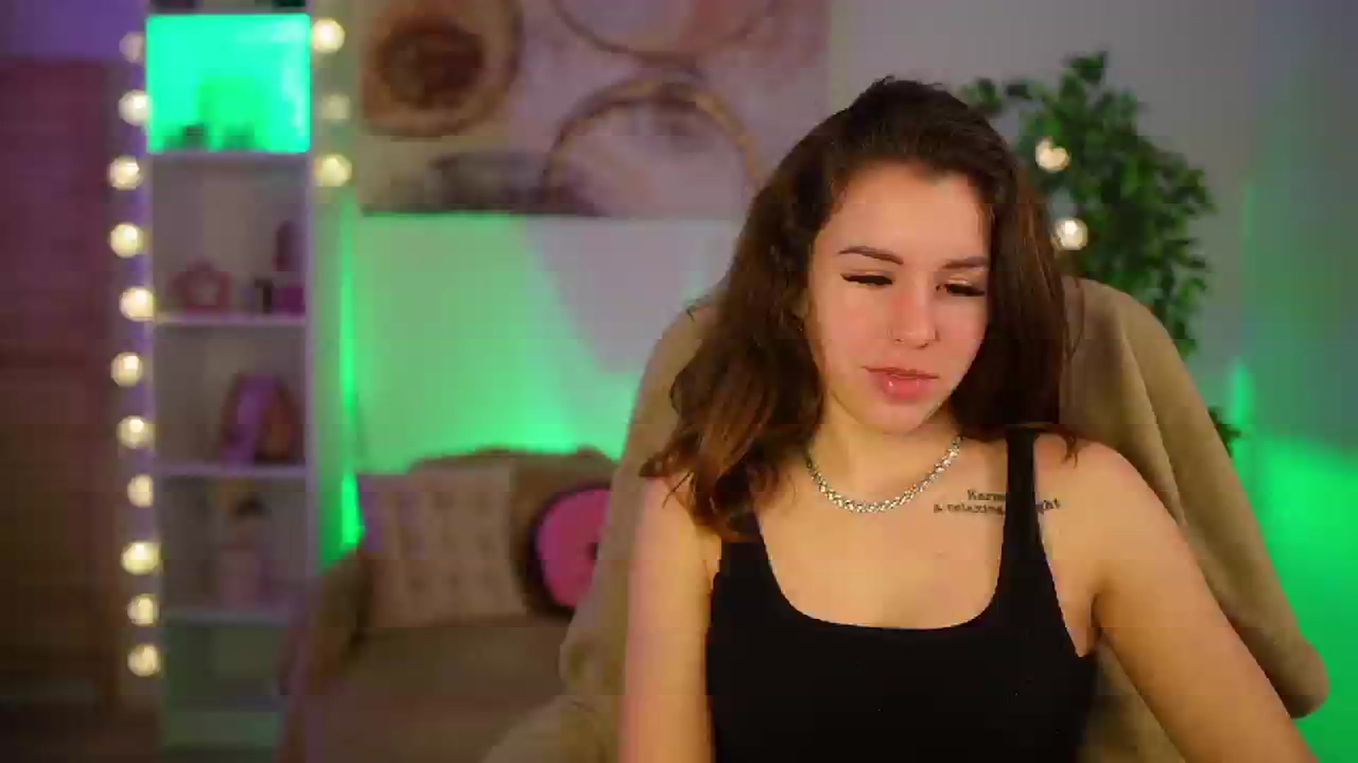 Gallery image thumbnail from Alyssa_Hall's myfreecams stream on, 03/19/2025, 18:31 image 11 of 20
