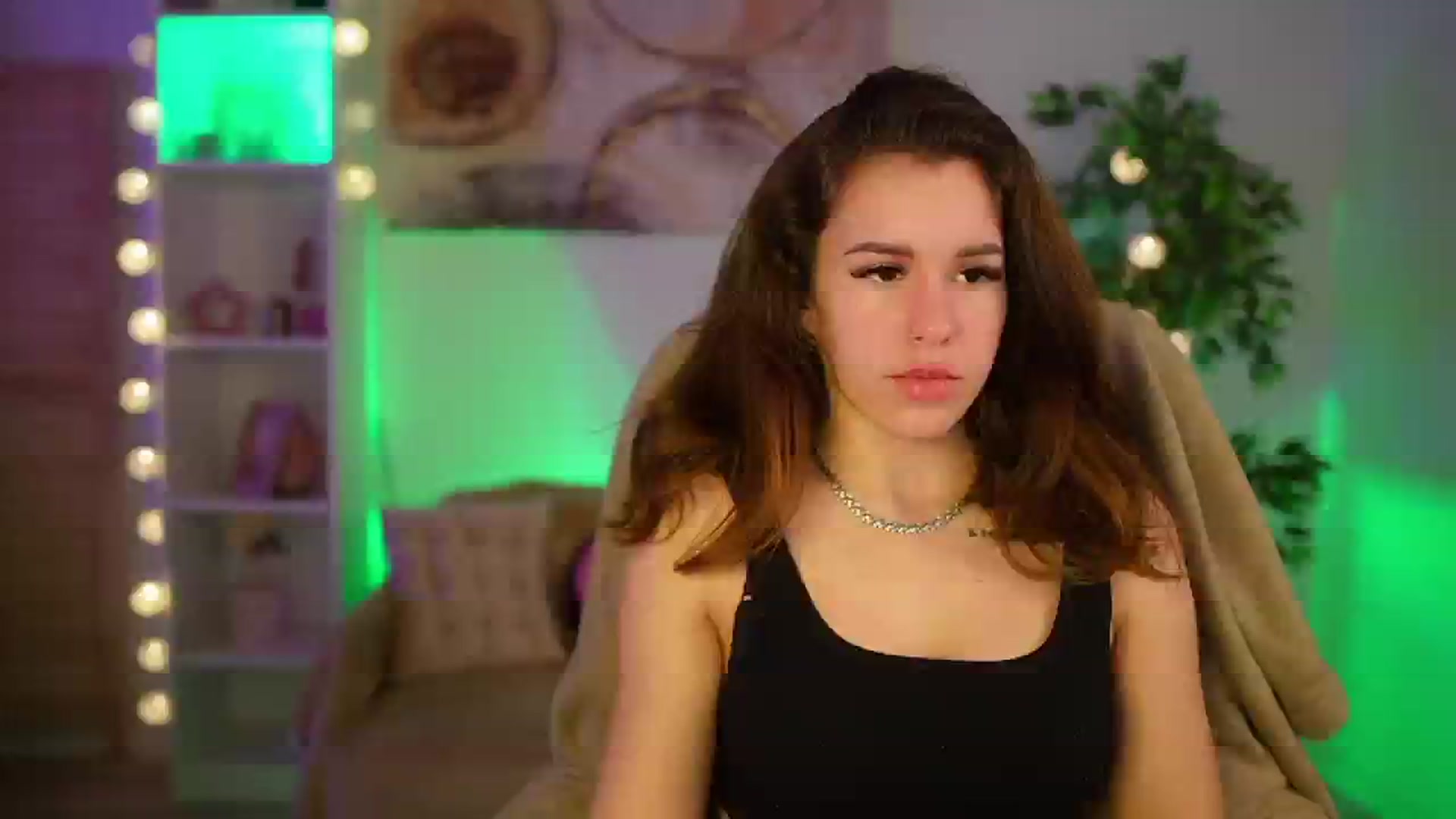 Gallery image thumbnail from Alyssa_Hall's myfreecams stream on, 03/19/2025, 18:31 image 4 of 20