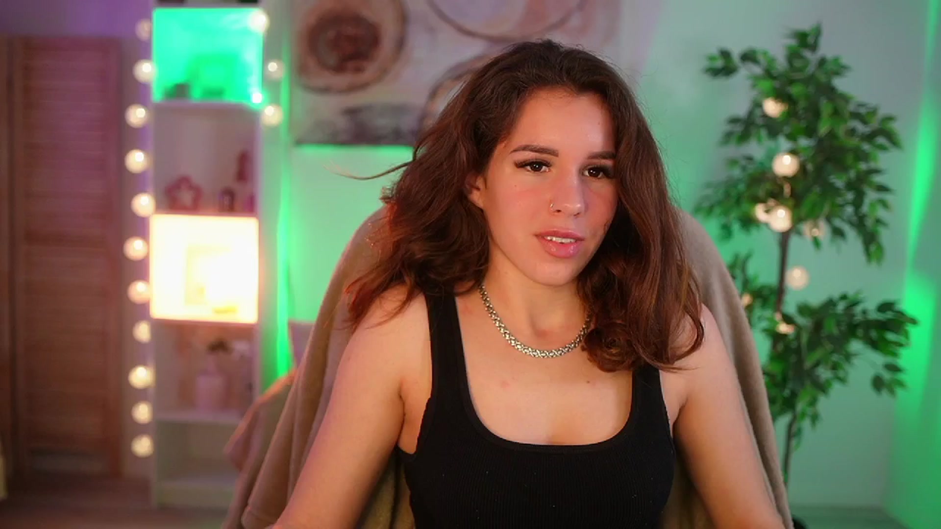 Gallery image thumbnail from Alyssa_Hall's myfreecams stream on, 03/24/2025, 16:11 image 14 of 20