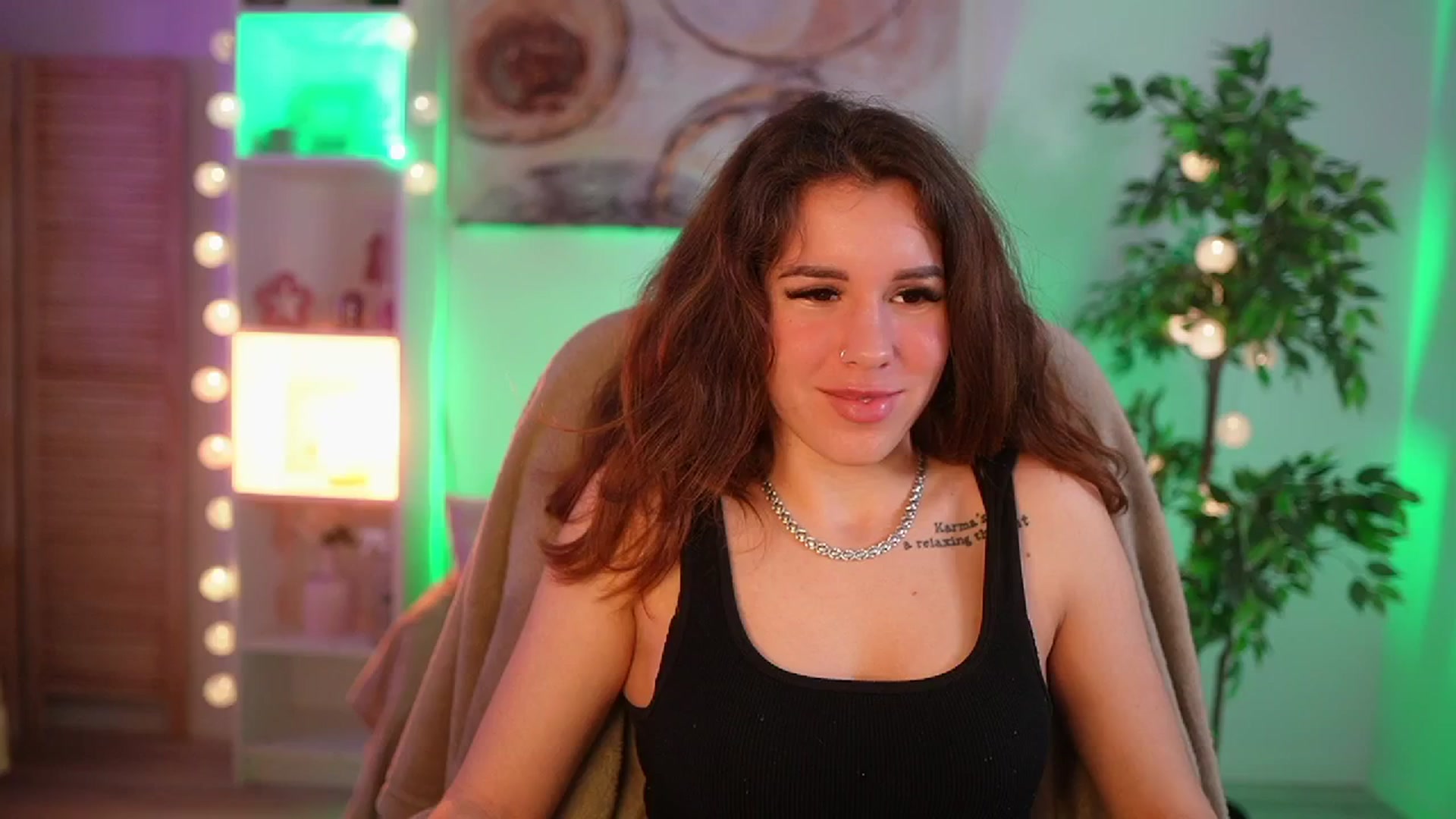 Gallery image thumbnail from Alyssa_Hall's myfreecams stream on, 03/24/2025, 16:11 image 17 of 20